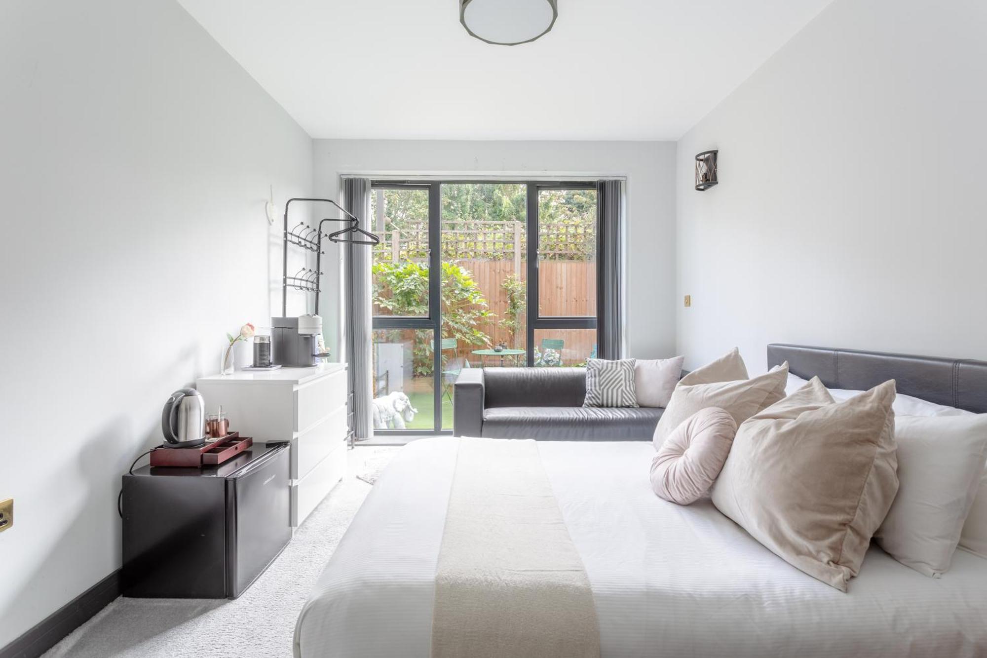 Embankment House *