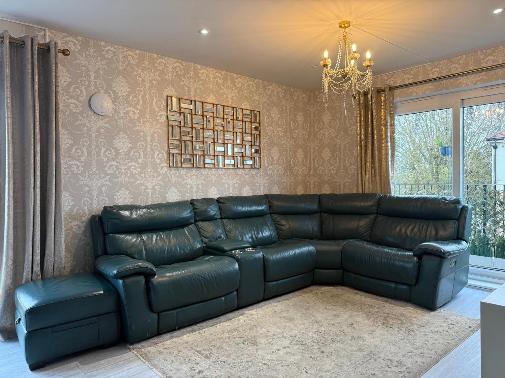 Luxury Spacious Flat Close To Appartement Londen
