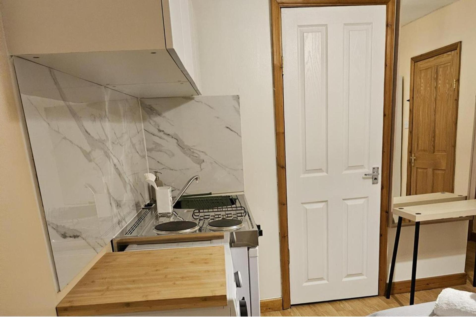 Cockfosters - - Sleeps 3 - Near Underground Appartement Londres