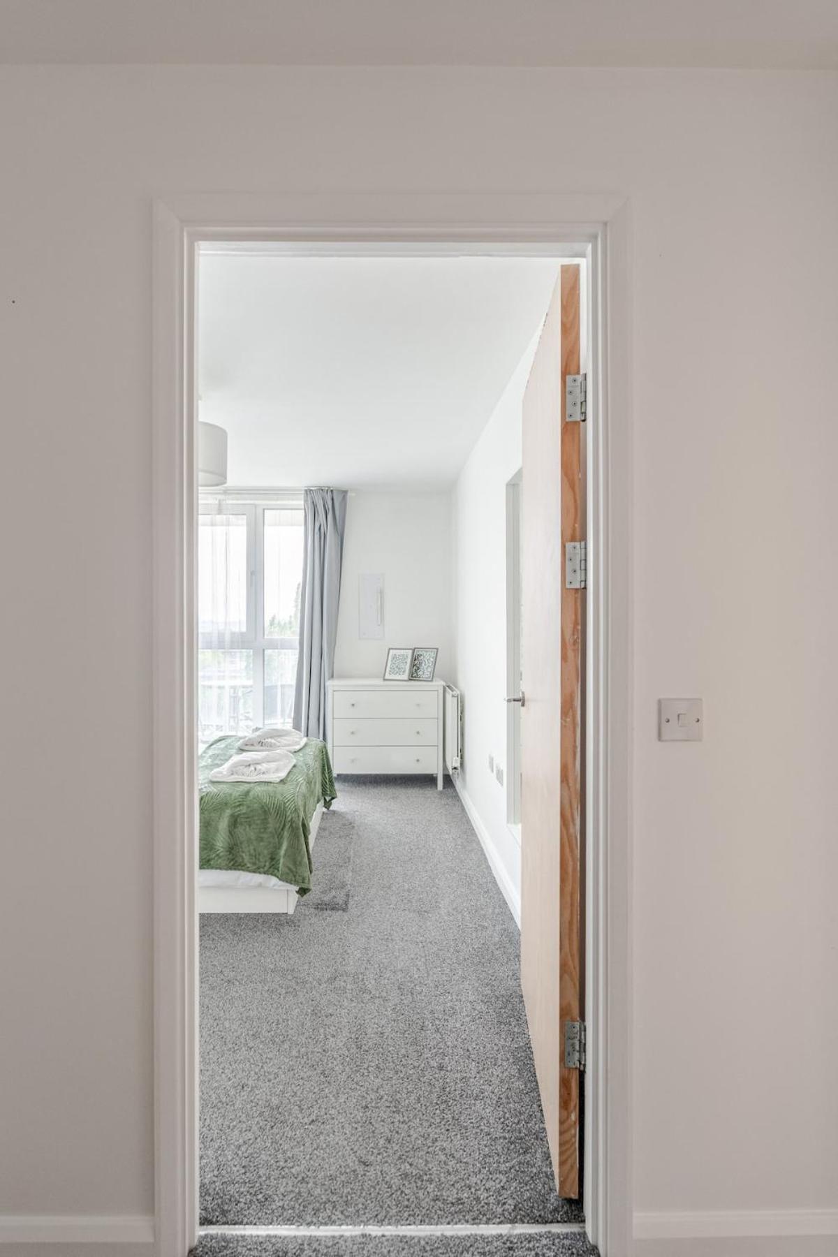 1 Bedroom In Tottenham 20 Mins To & Appartement Londen