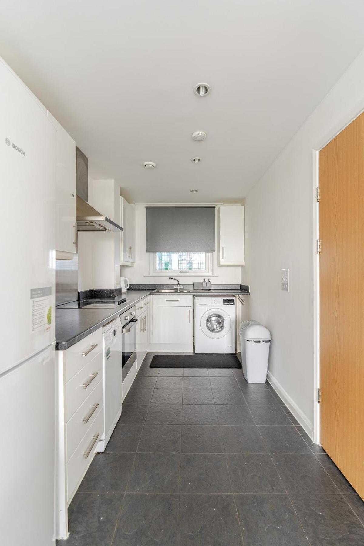 1 Bedroom In Tottenham 20 Mins To & Appartement Londen