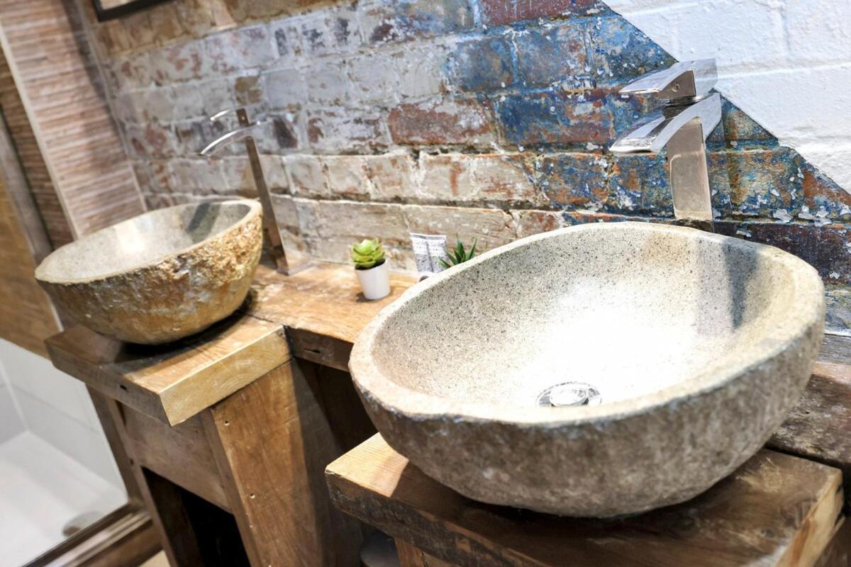 Large 2 Bedroom Warehouse Short Term & Flexible Renting Hoxton With Free Wi-fi * Londres