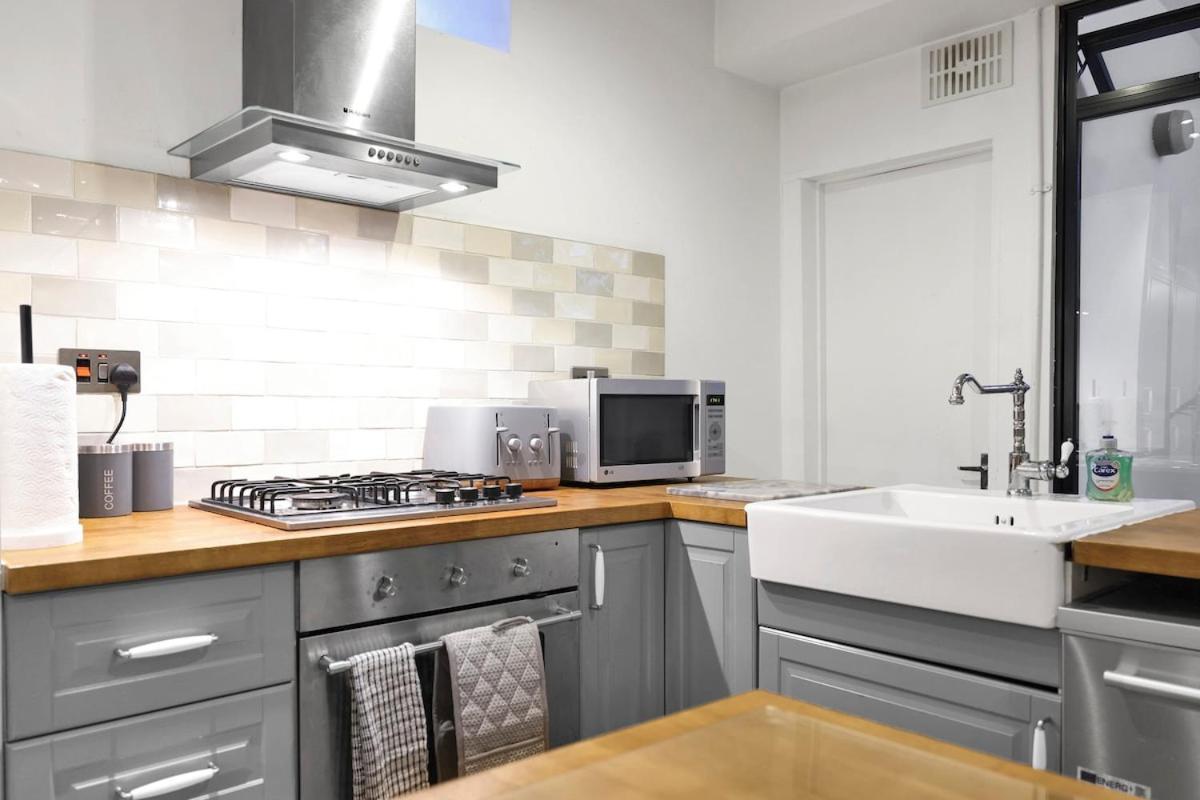 Large 2 Bedroom Warehouse Short Term & Flexible Renting Hoxton With Free Wi-fi Appartement