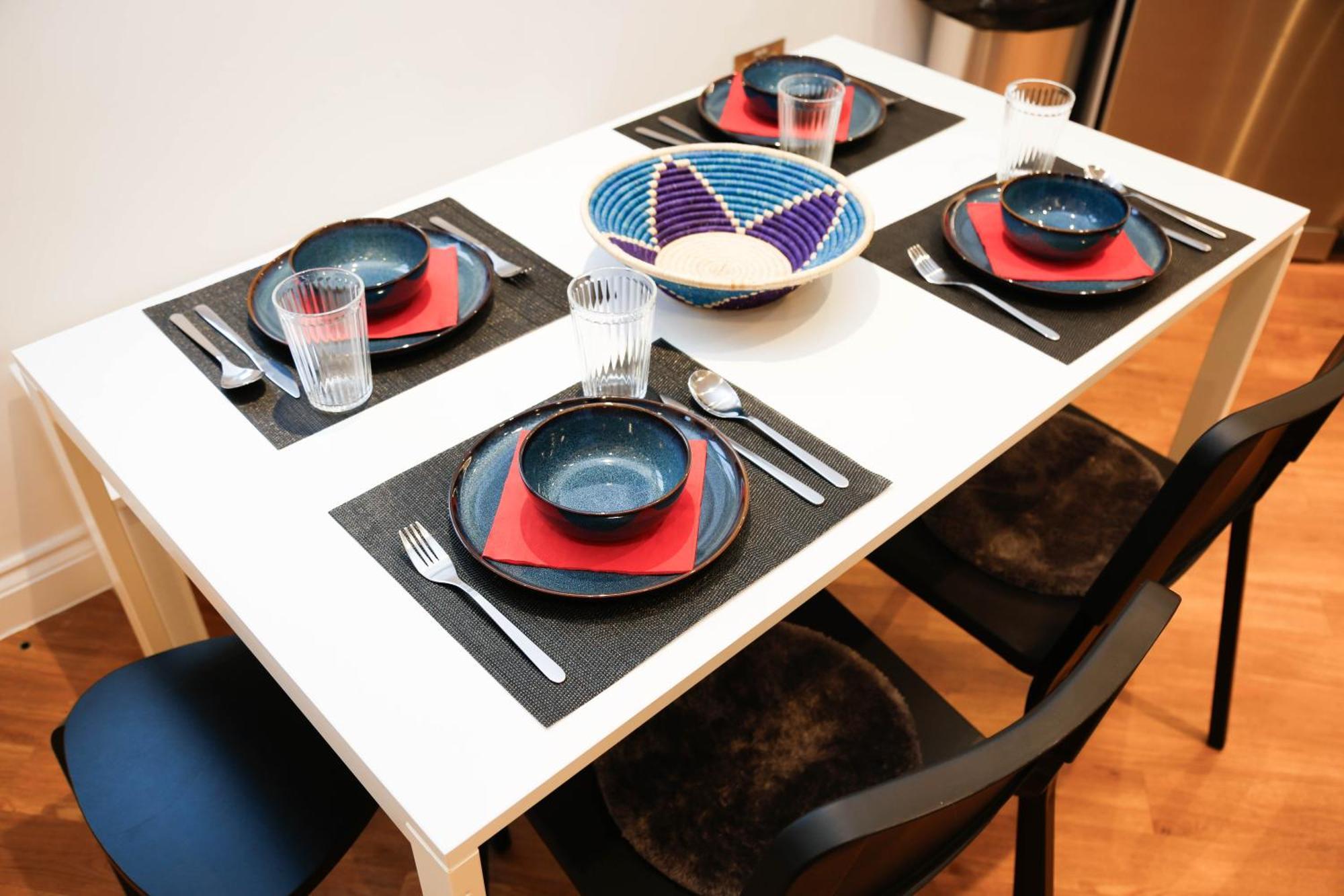 New Luxury In Location Next To Shops, Cafes, Bars & Metro Apartamento Londres