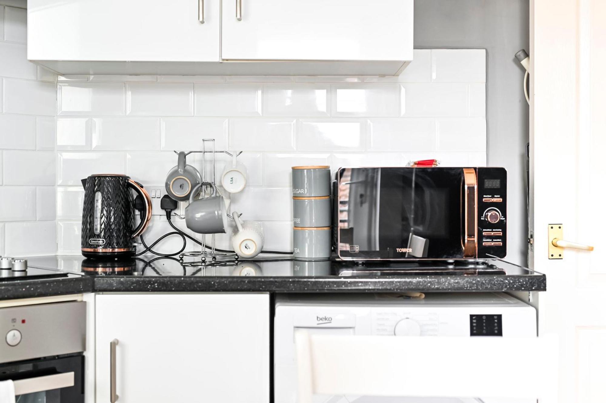 Apartment Cosy 1-Bed E15, Sleeps 4, 1 Min From Tube Station Near O2 Arena *