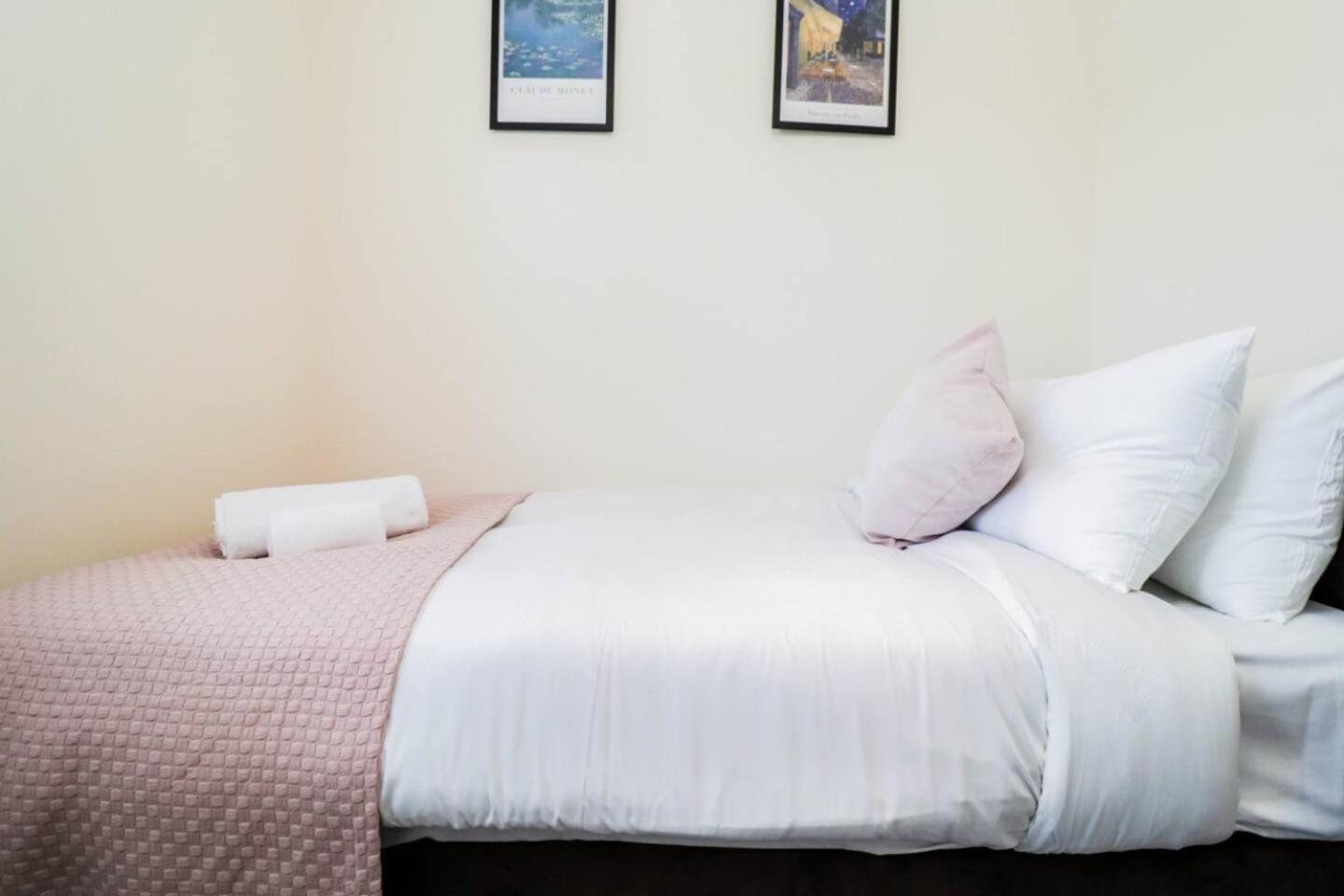 Hébergement de vacances 3br House With Parking Near Iron Pier Thames River