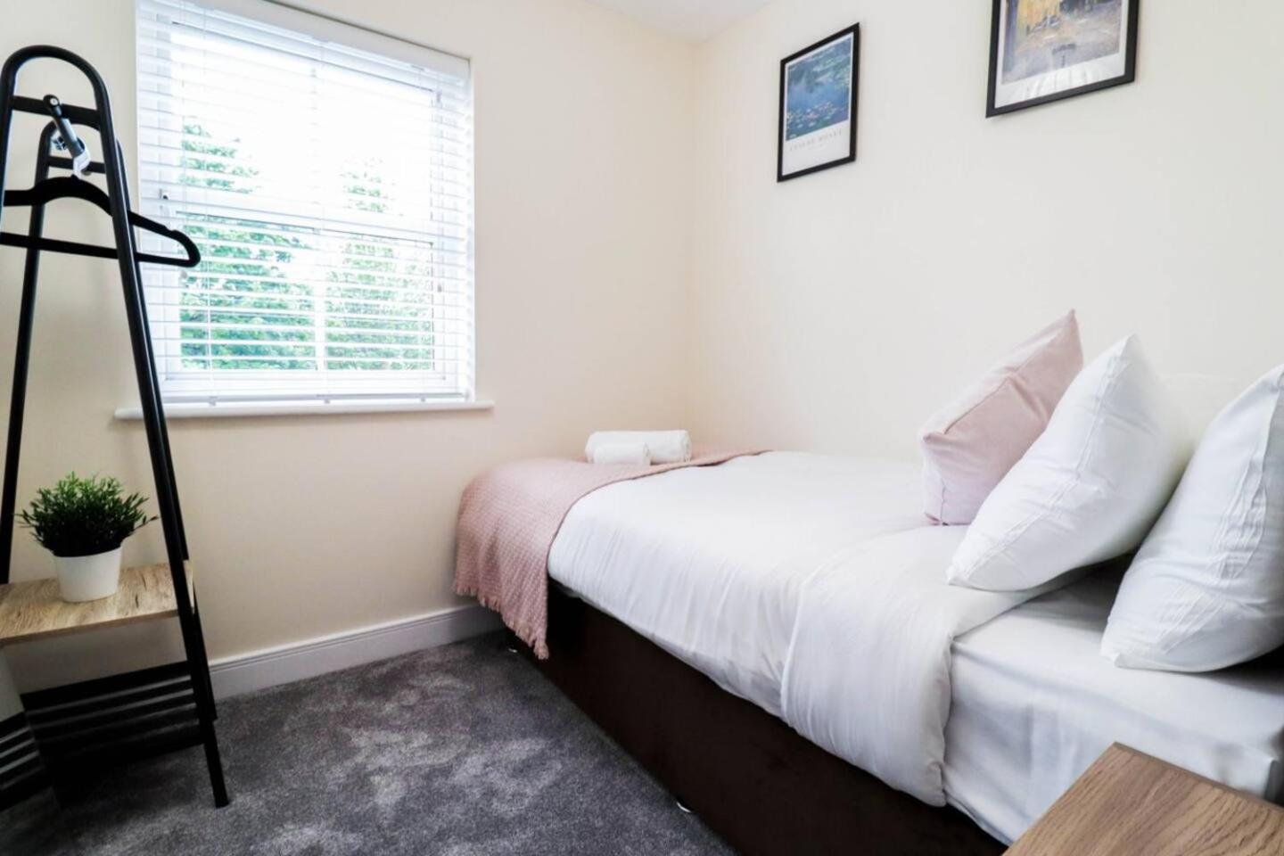 Hébergement de vacances 3br House With Parking Near Iron Pier Thames River Londres