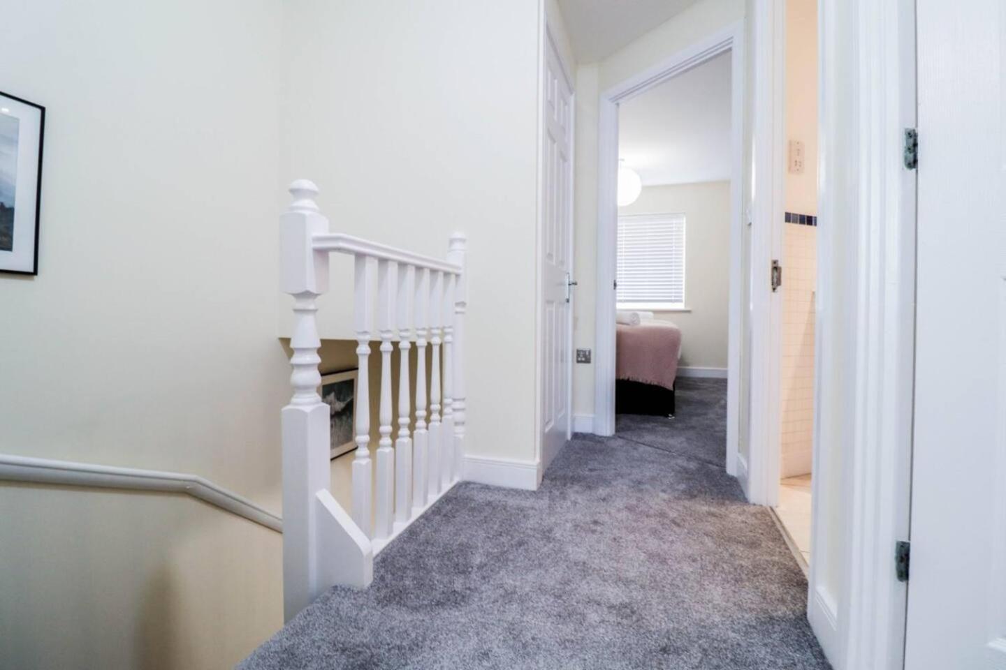 3br House With Parking Near Iron Pier Thames River Hébergement de vacances