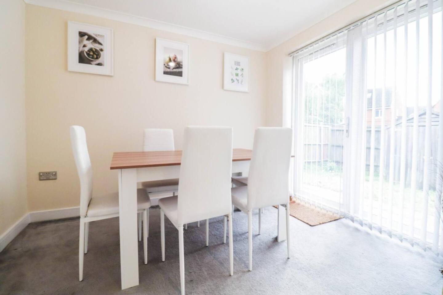 Hébergement de vacances 3br House With Parking Near Iron Pier Thames River *