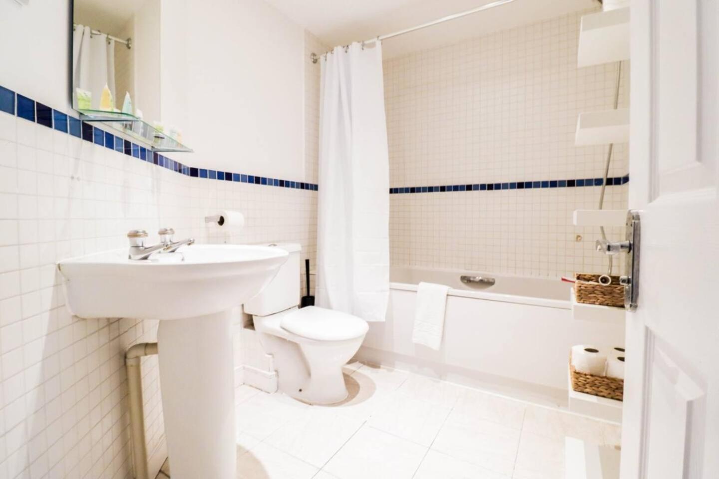 3br House With Parking Near Iron Pier Thames River Hébergement de vacances Londres