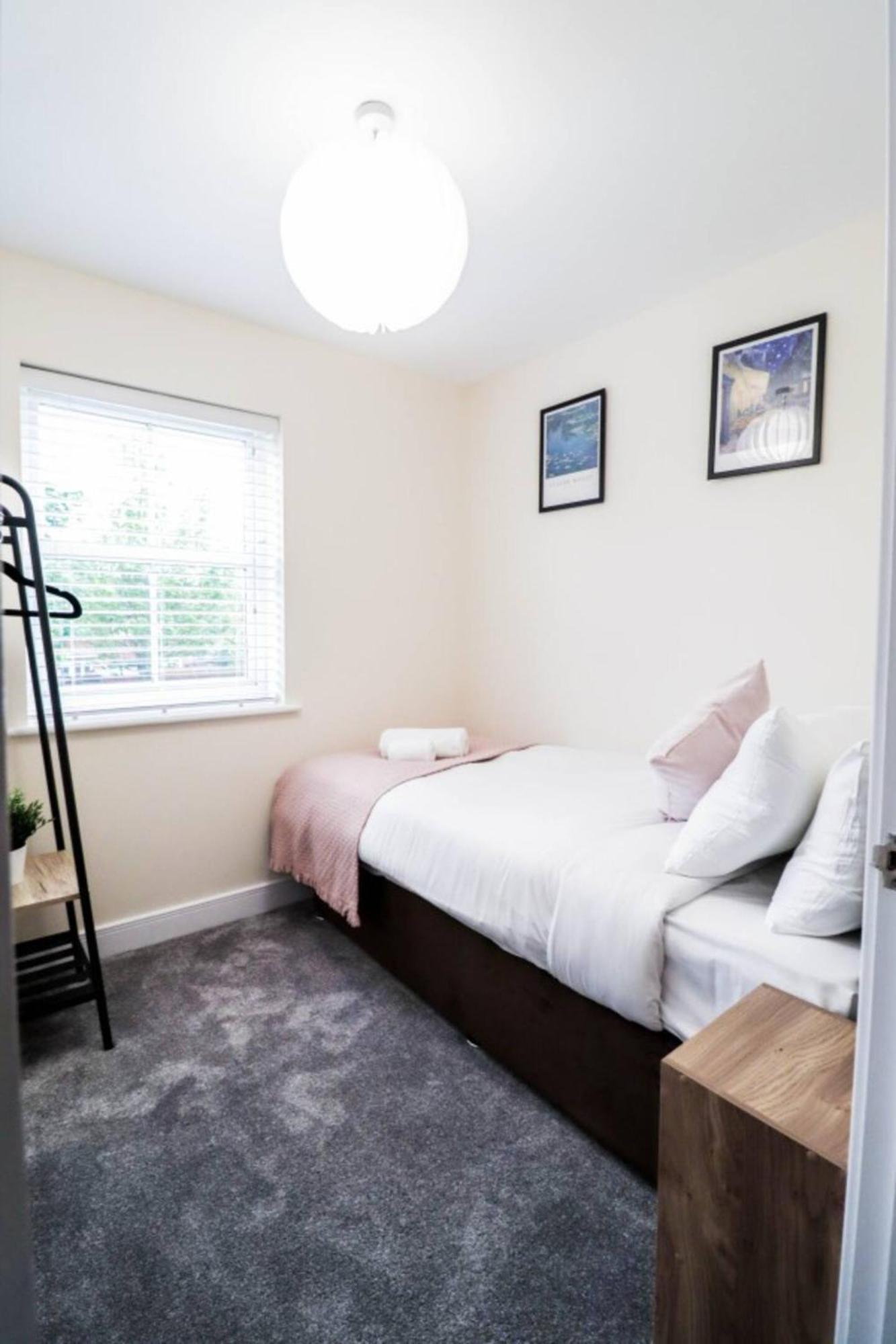 3br House With Parking Near Iron Pier Thames River Hébergement de vacances *
