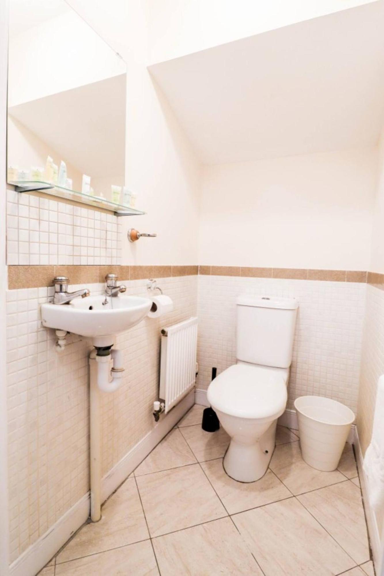 Hébergement de vacances 3br House With Parking Near Iron Pier Thames River *