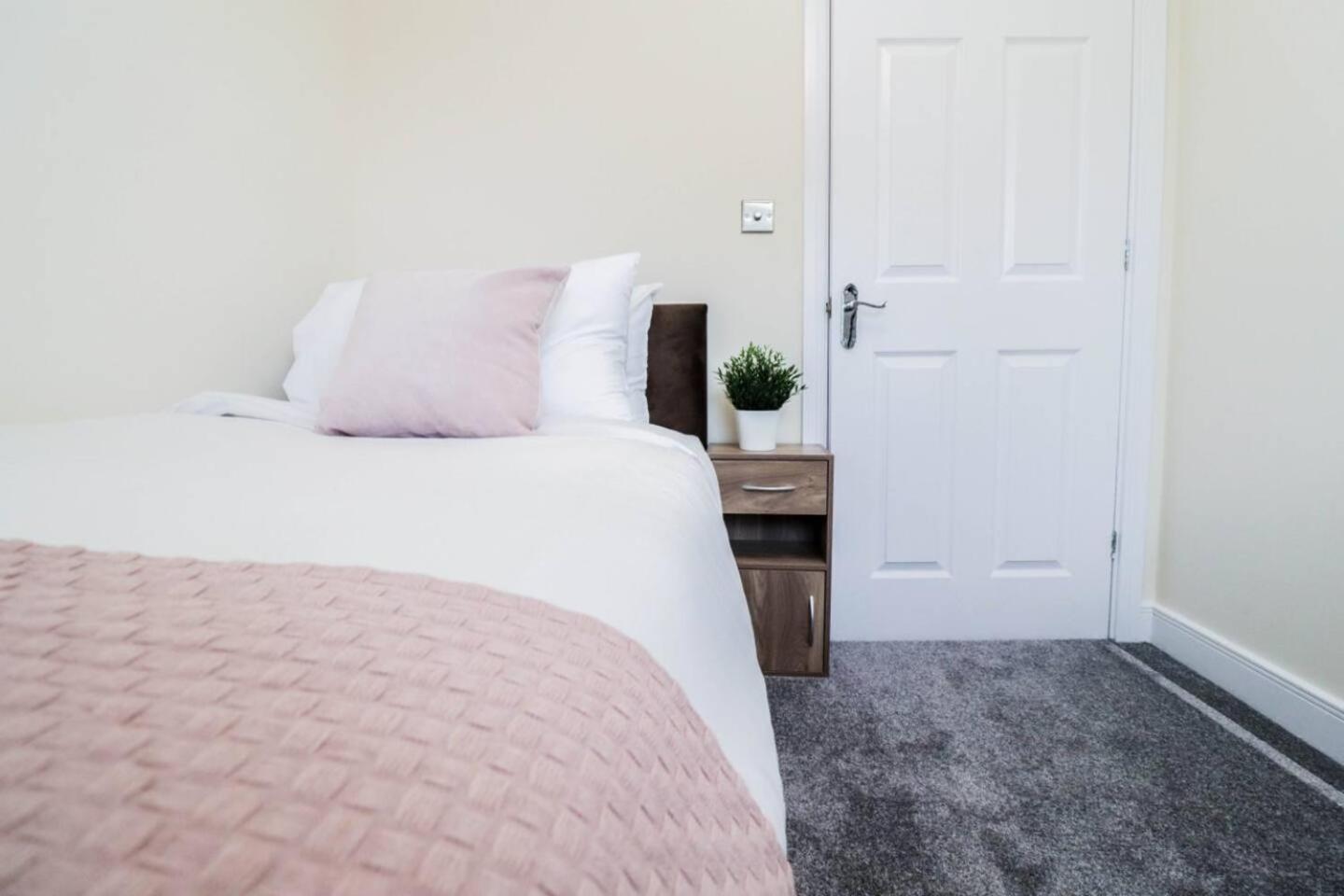 Hébergement de vacances 3br House With Parking Near Iron Pier Thames River *