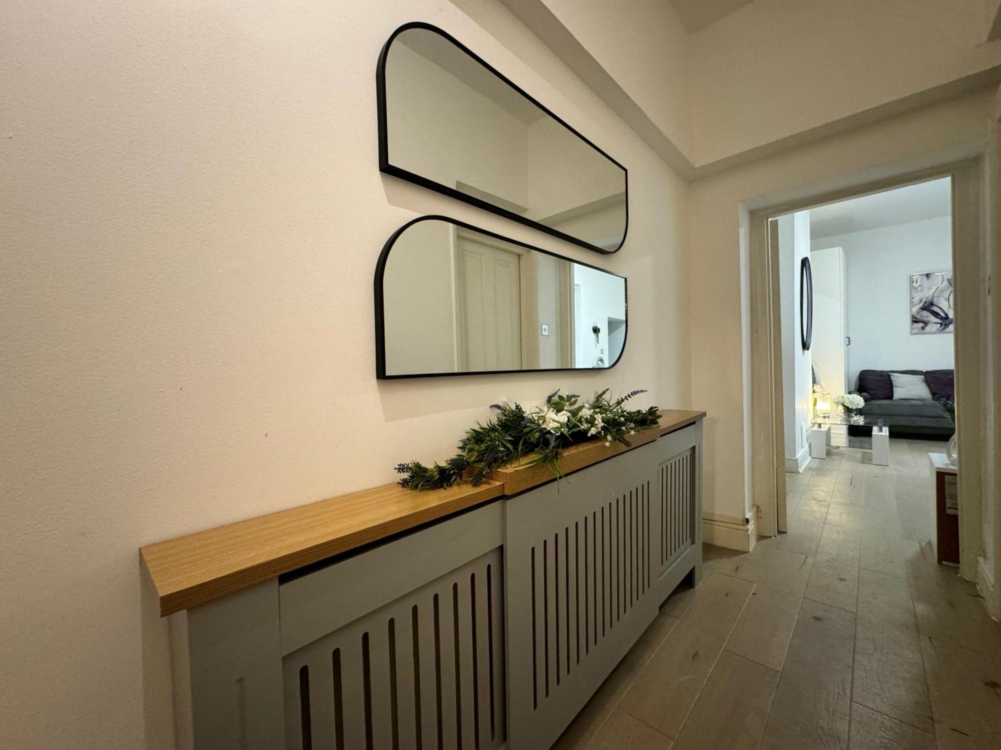 Stunning Refurbished With A Private Courtyard To Enjoy! Apartment London