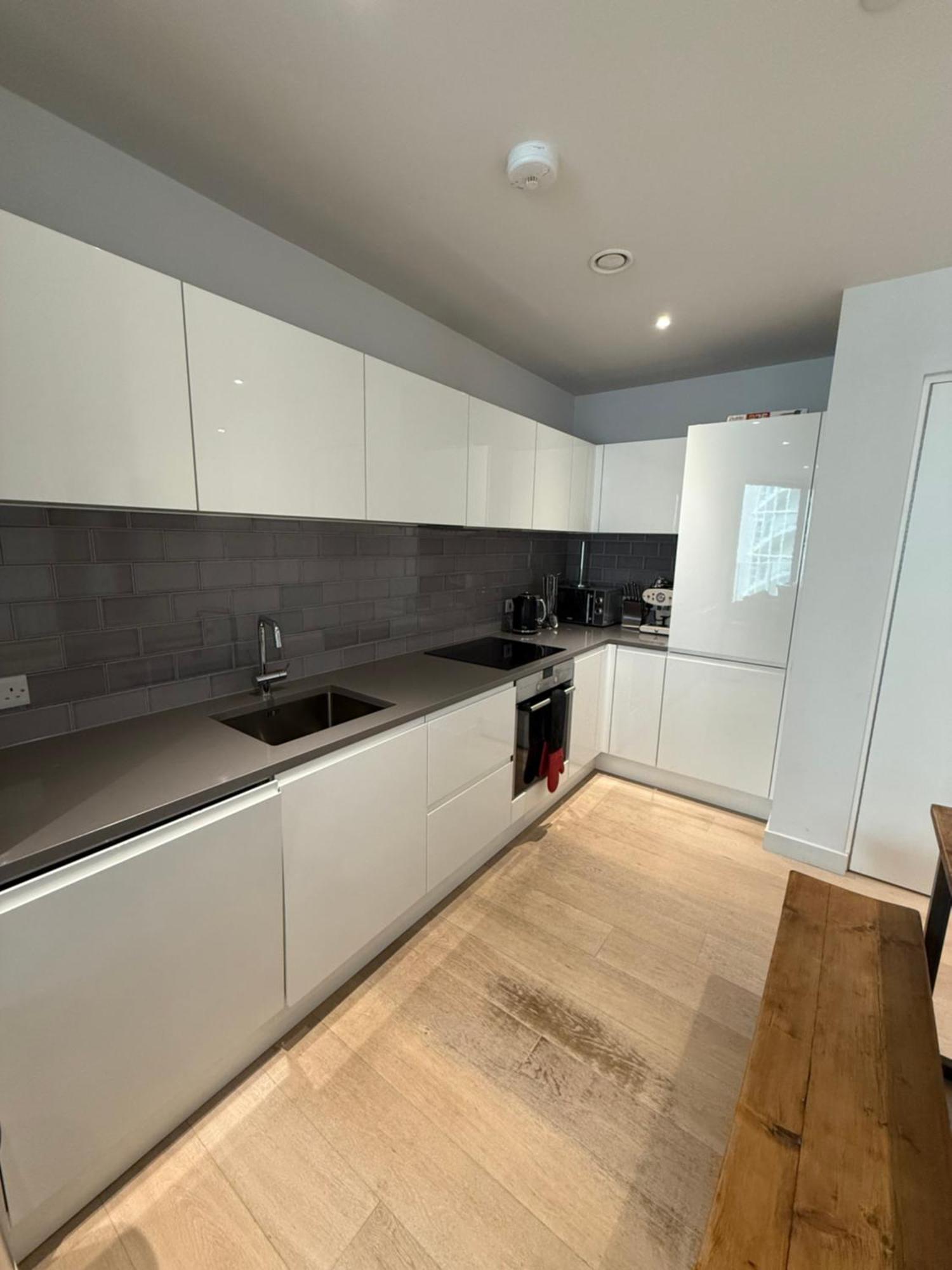 River View Balcony Spacious 1 Bed Xl Sofa & Tv Londen