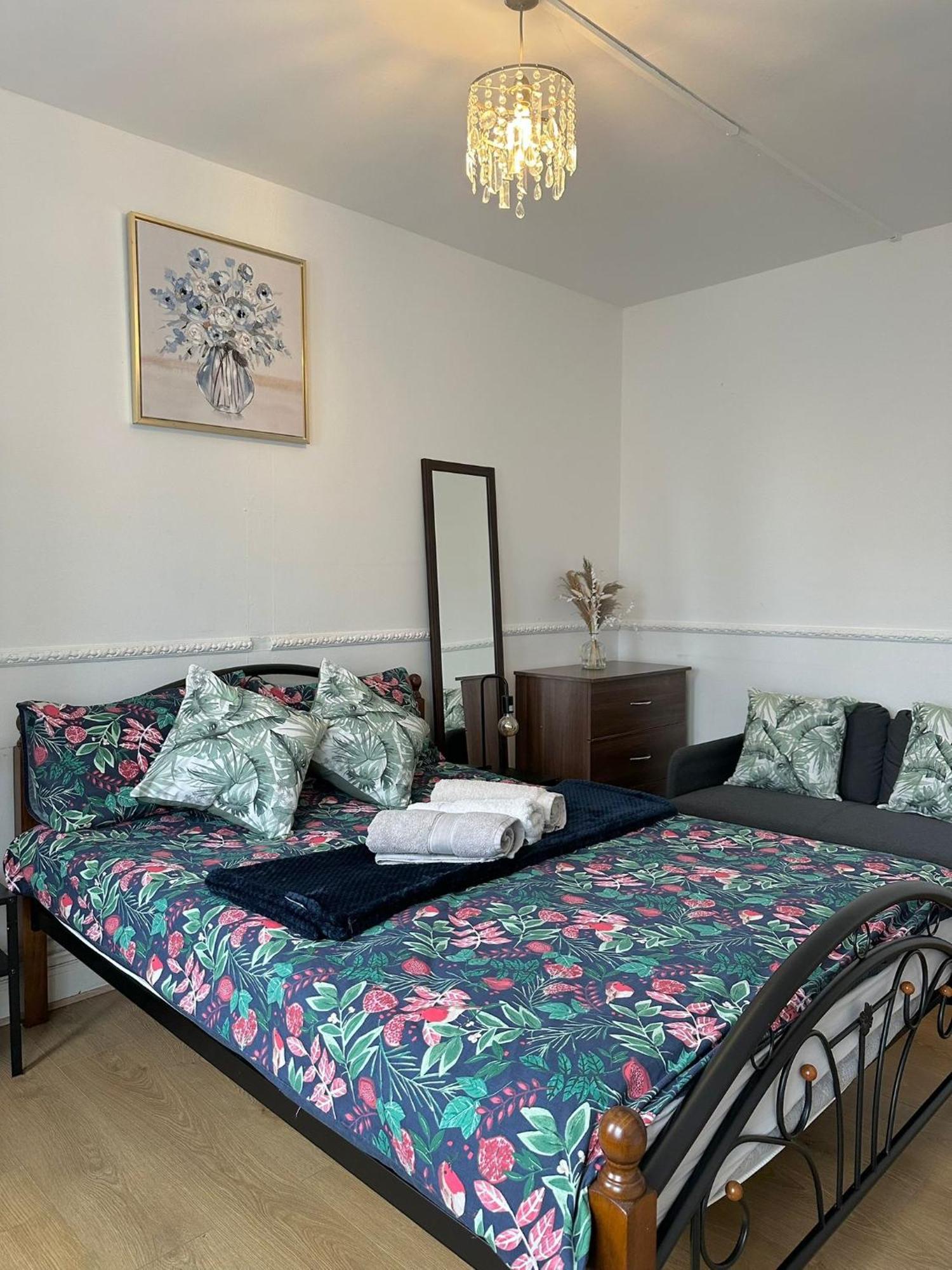 Lovely Spacious 2 Bedroom Flat In Bethnal Green, 3mins Away From Station Appartement Londres