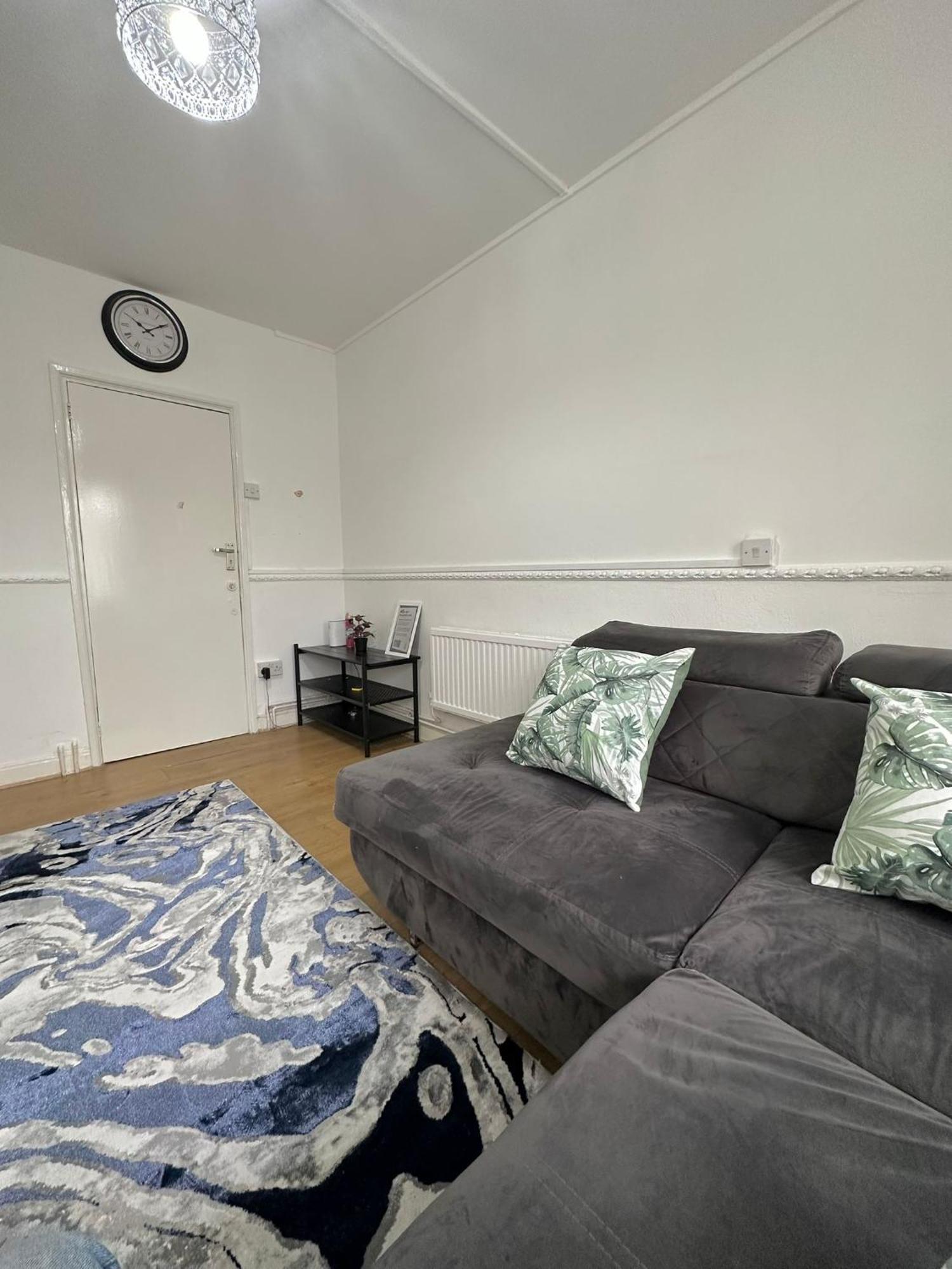 Lovely Spacious 2 Bedroom Flat In Bethnal Green, 3mins Away From Station