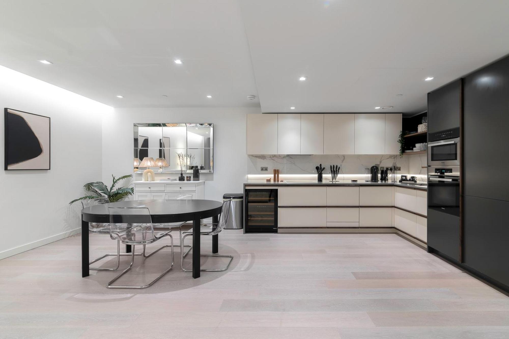 Luxury 2-bed Next To Hyde Park Appartement