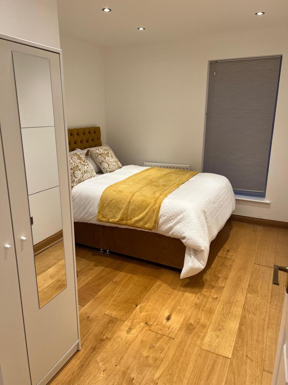Luxurious 2 Bedroom Flat Britannia Village Appartement