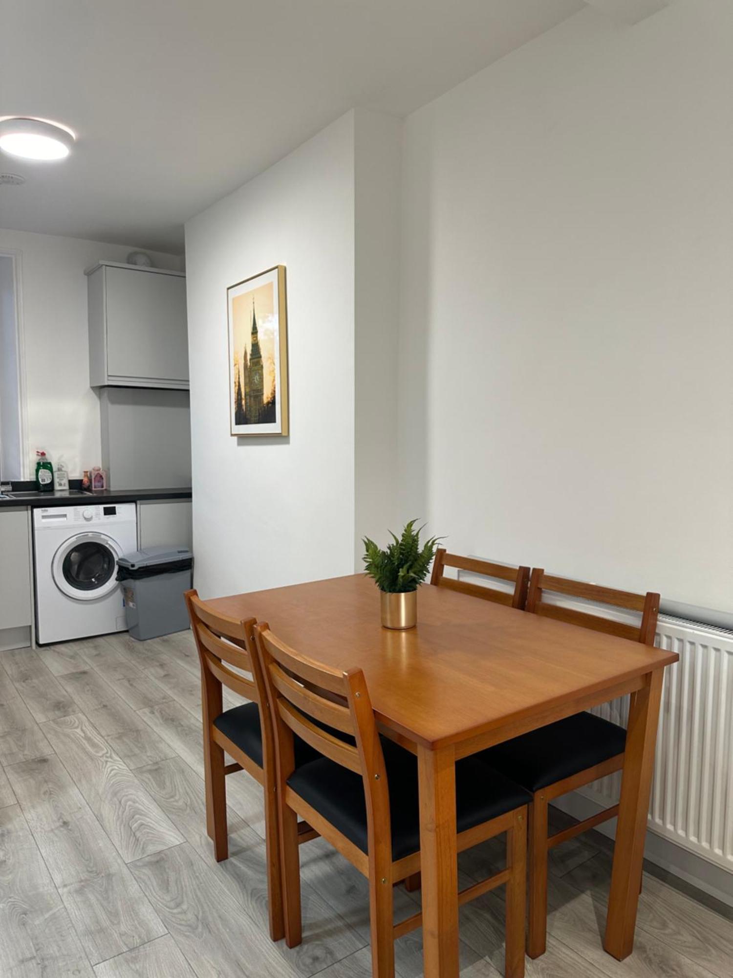 Stunning Newly Refurbished 1 Bed In Kings Cross, St Pancras!320 *