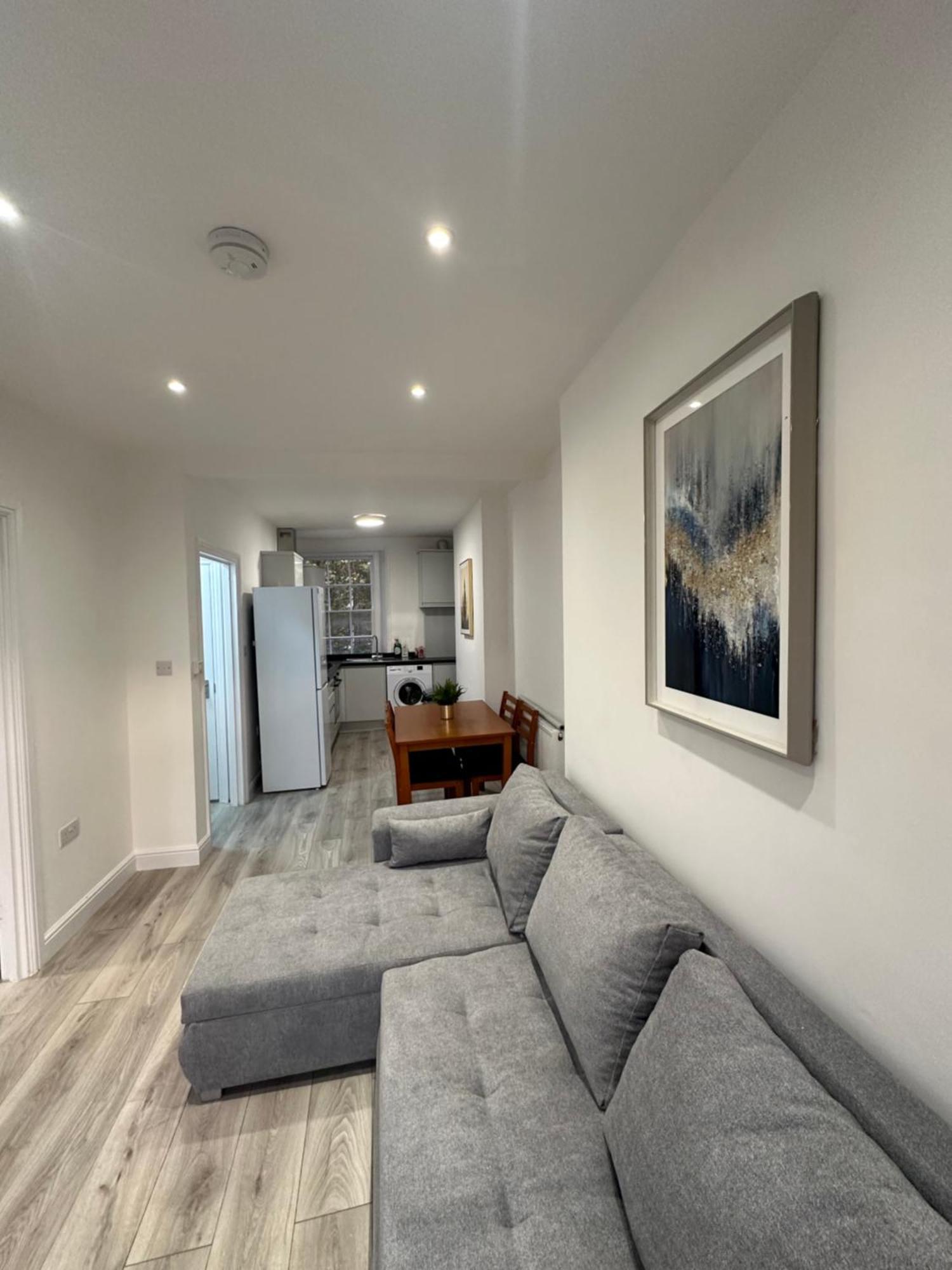 Stunning Newly Refurbished 1 Bed In Kings Cross, St Pancras!320 *