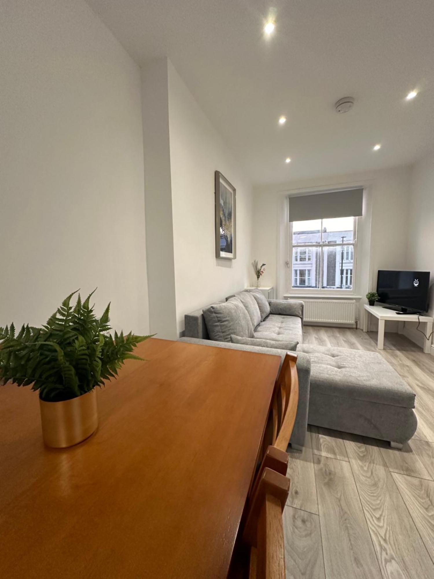 Stunning Newly Refurbished 1 Bed In Kings Cross, St Pancras!320 * Londen
