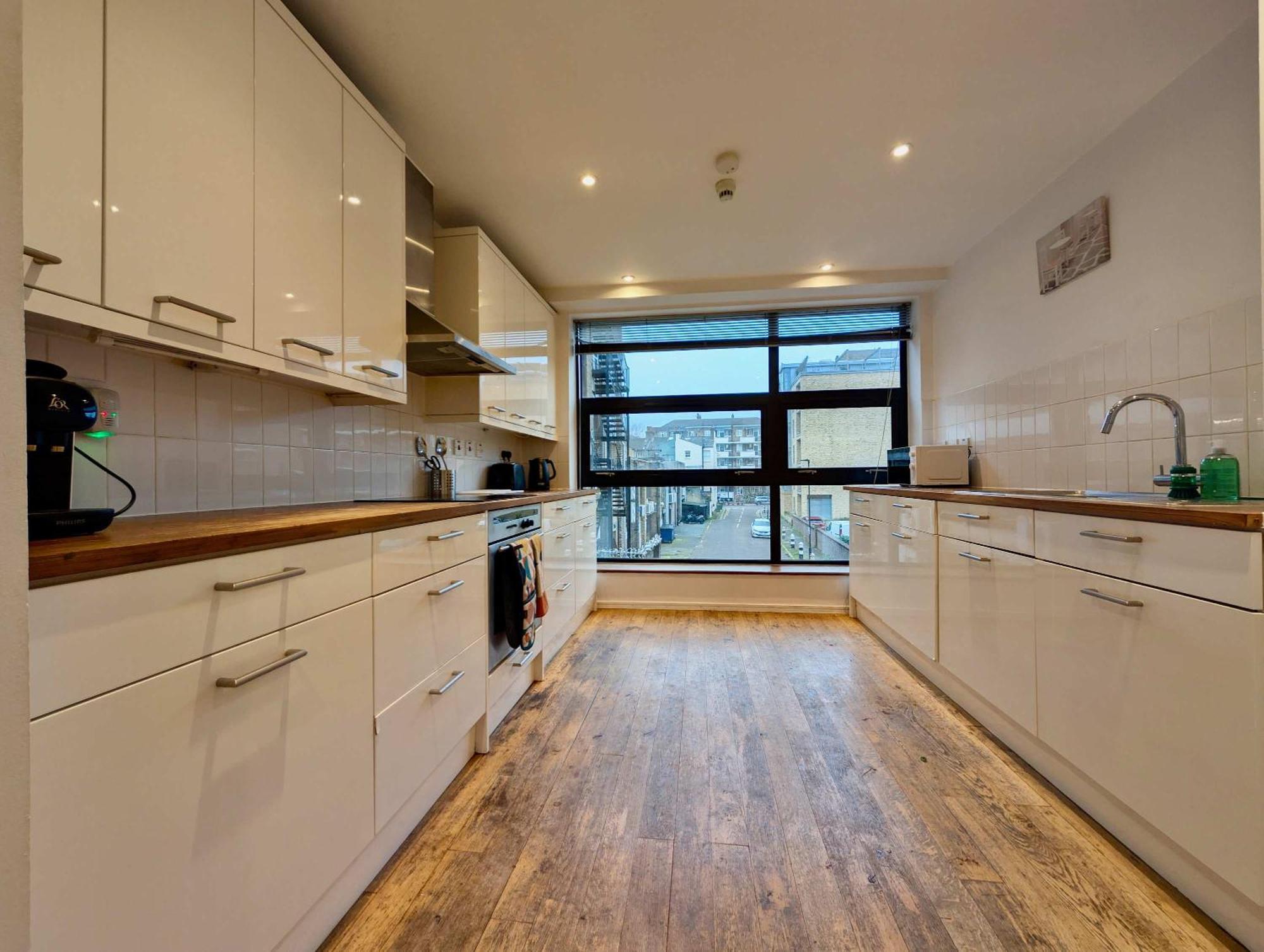 Charming Flat Close To Apartment *