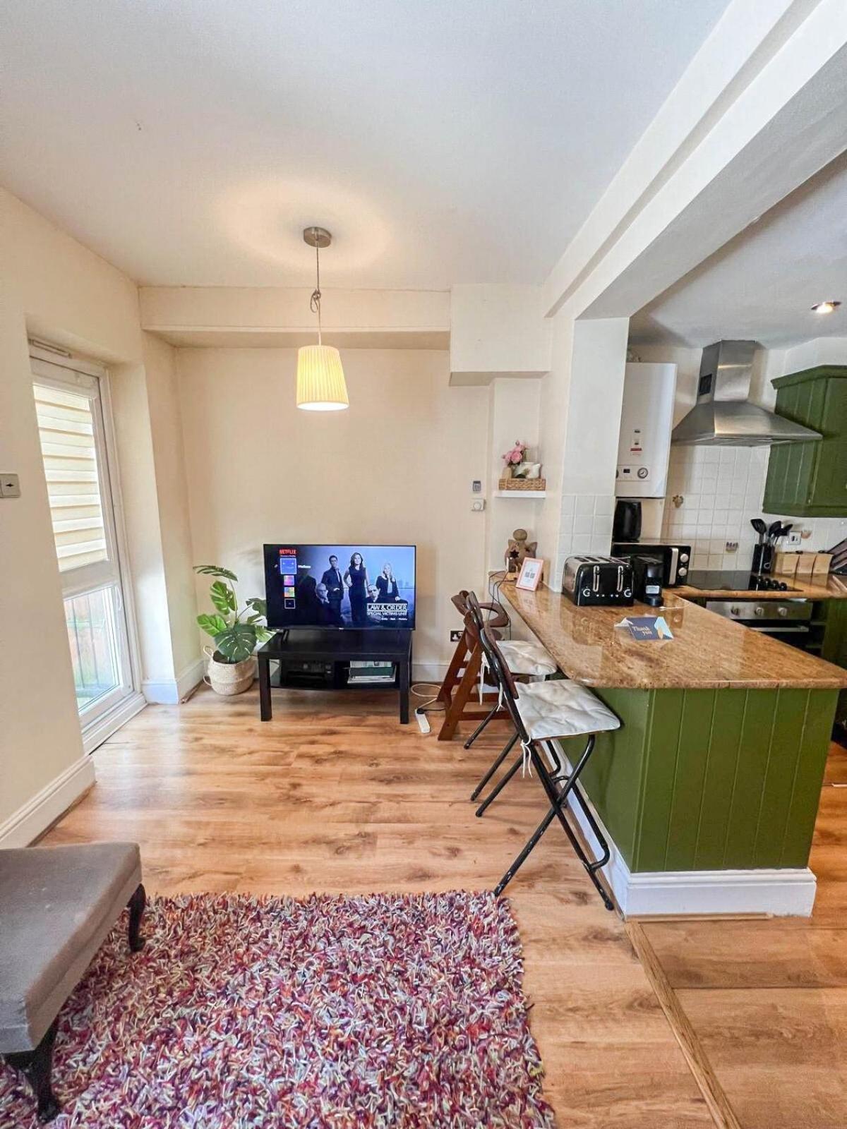 Cosy 1 Bedroom In Kensington, Shepherds Bush * Londen