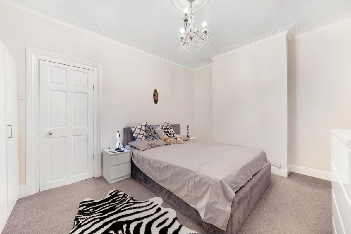 Сasa de vacaciones House In Great Location Londres