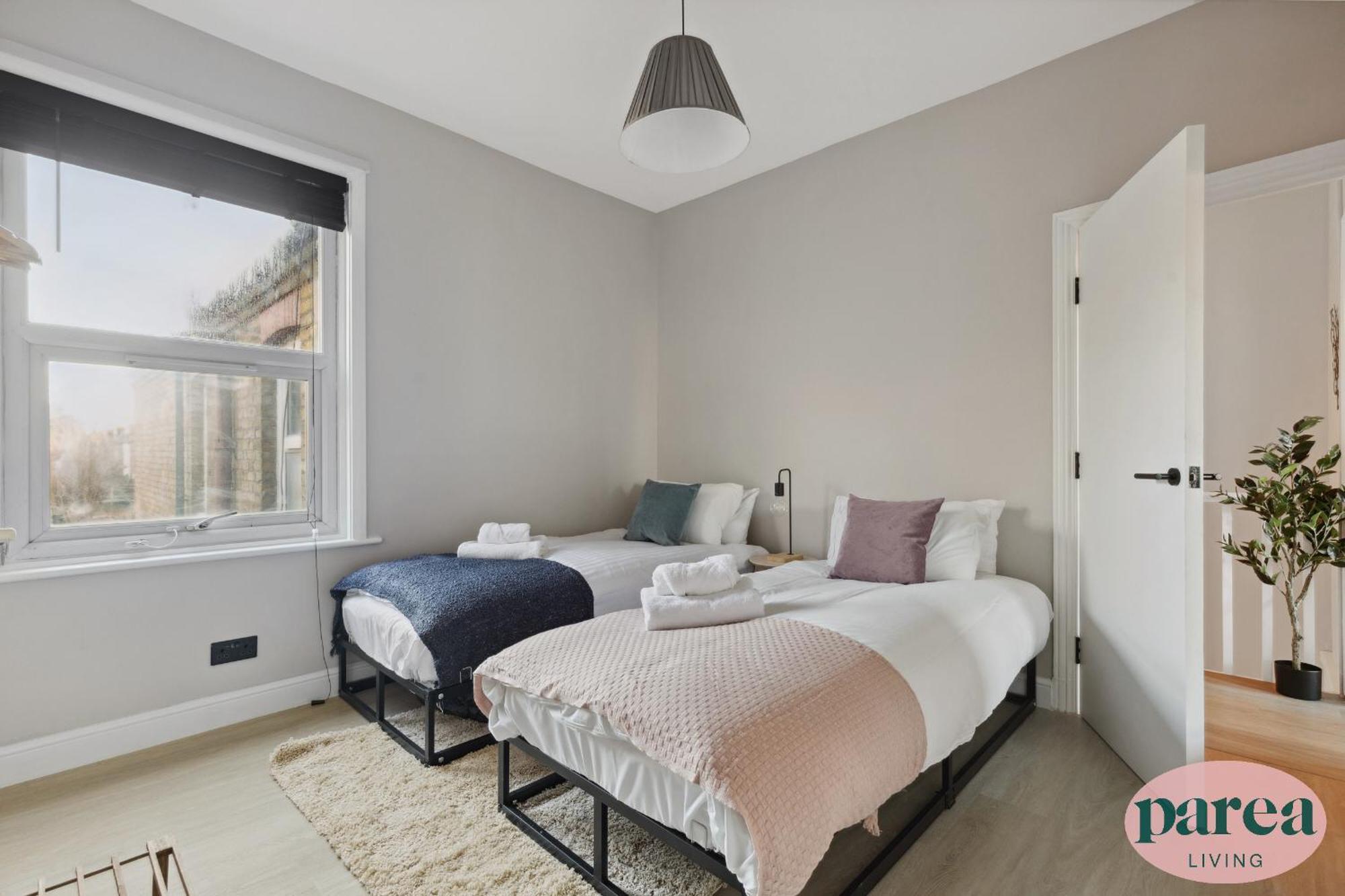 Parea Living - Charming Leyton Cozy East Retreat
