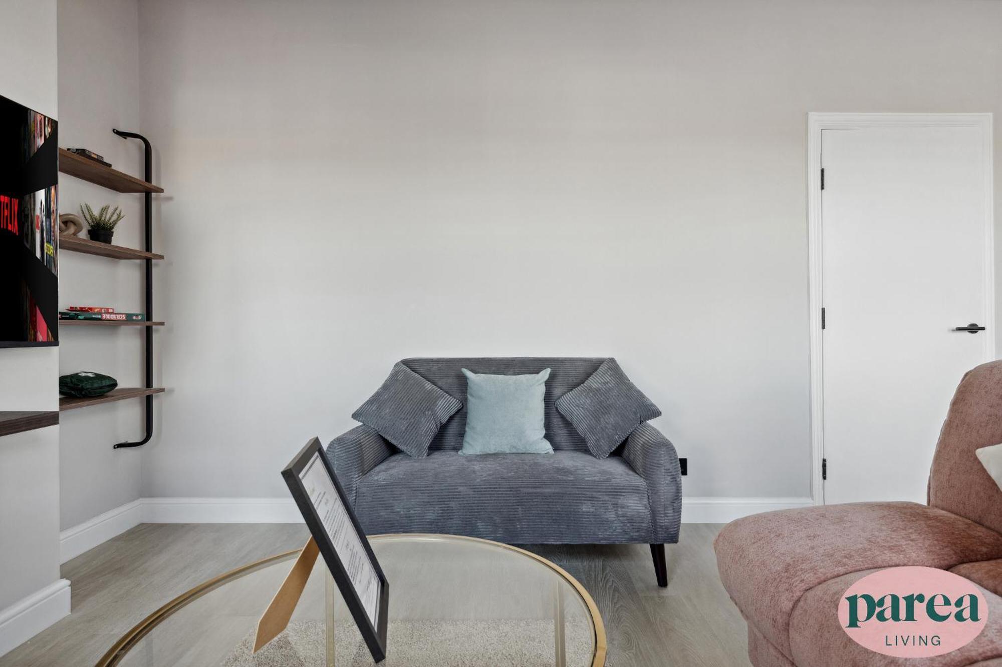 Parea Living - Charming Leyton Cozy East Retreat *