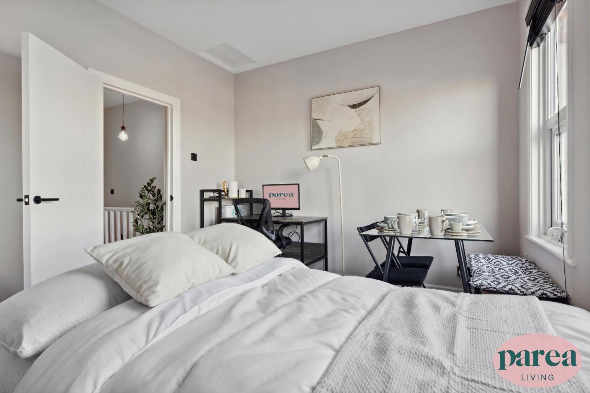 Parea Living - Charming Leyton Cozy East Retreat