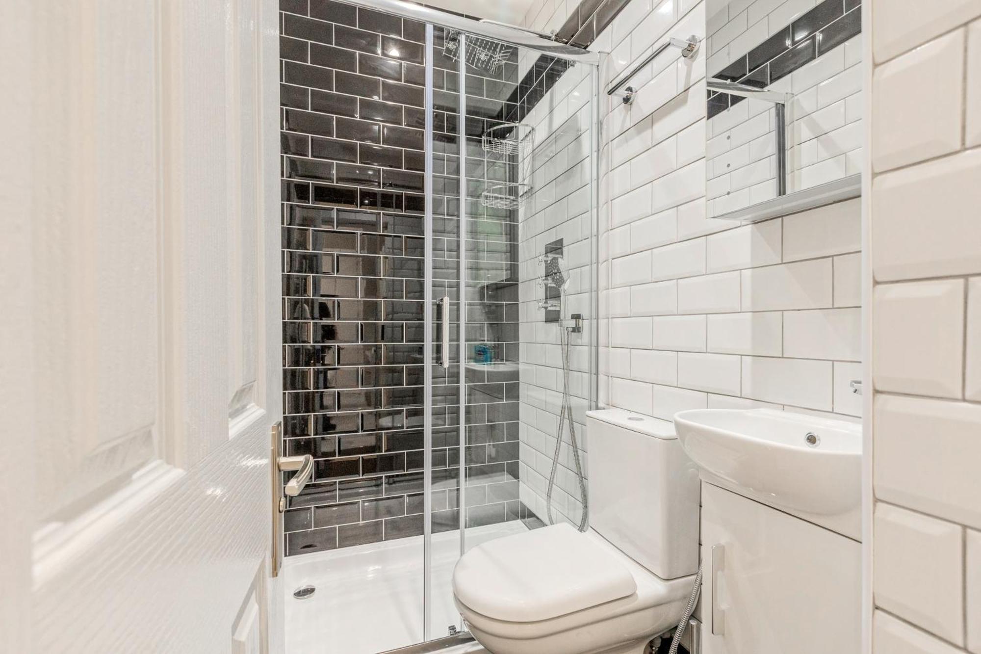 Charming 2br Flat W Garden, 10min Clapham South St Appartement *