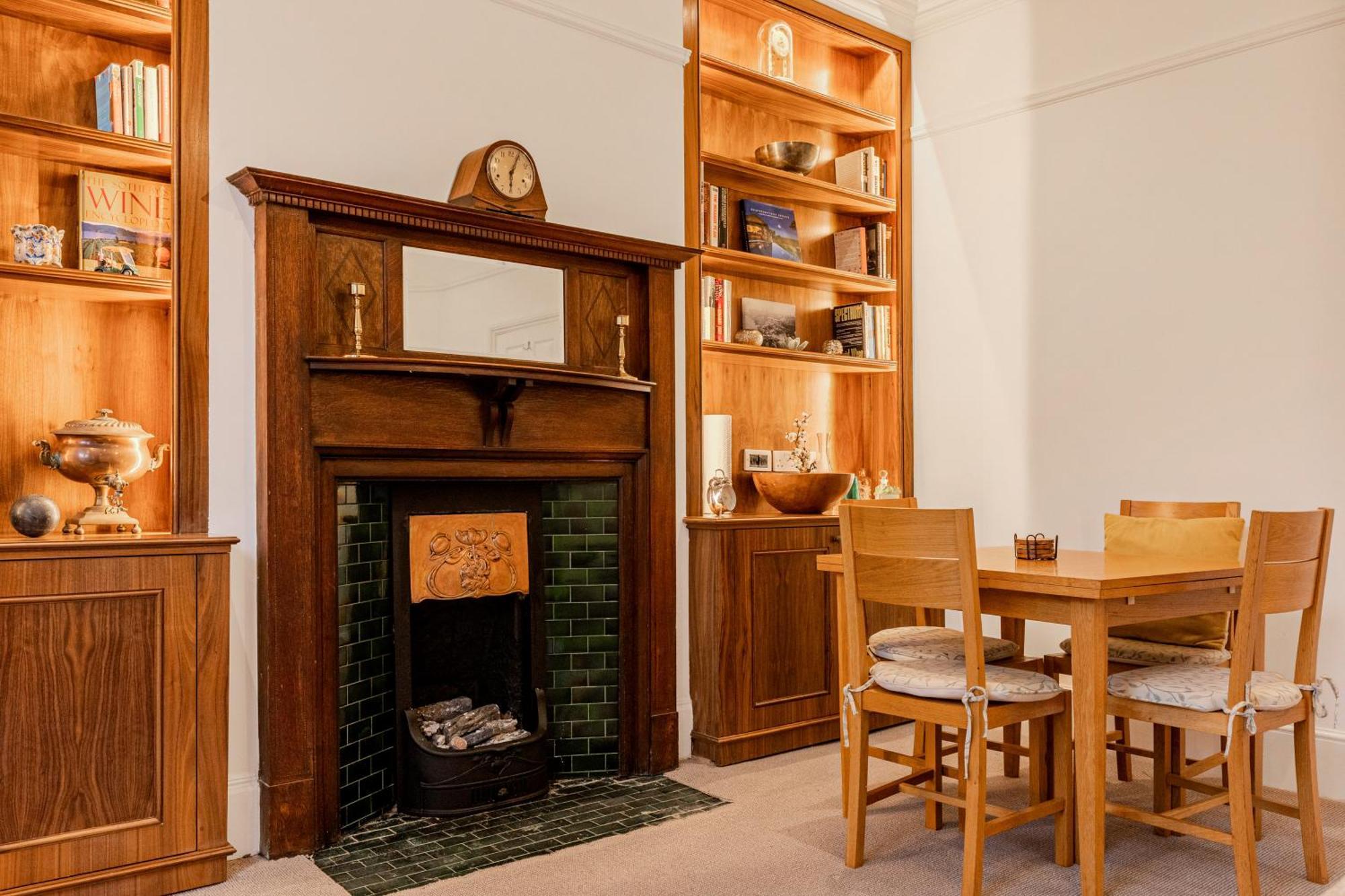 Charming 2br Flat W Garden, 10min Clapham South St Appartement Londres