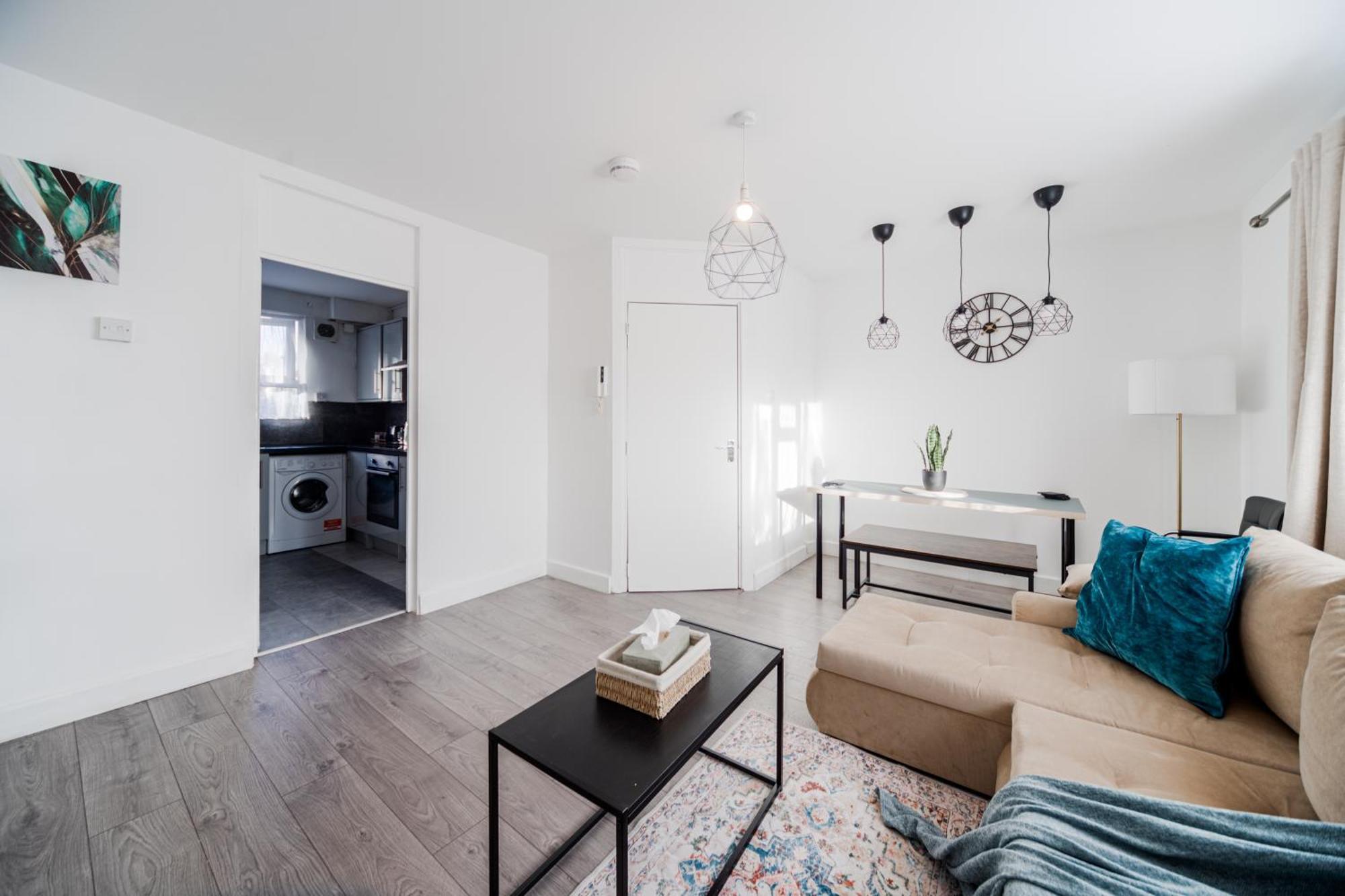3 Bedroom Flat In Greater *