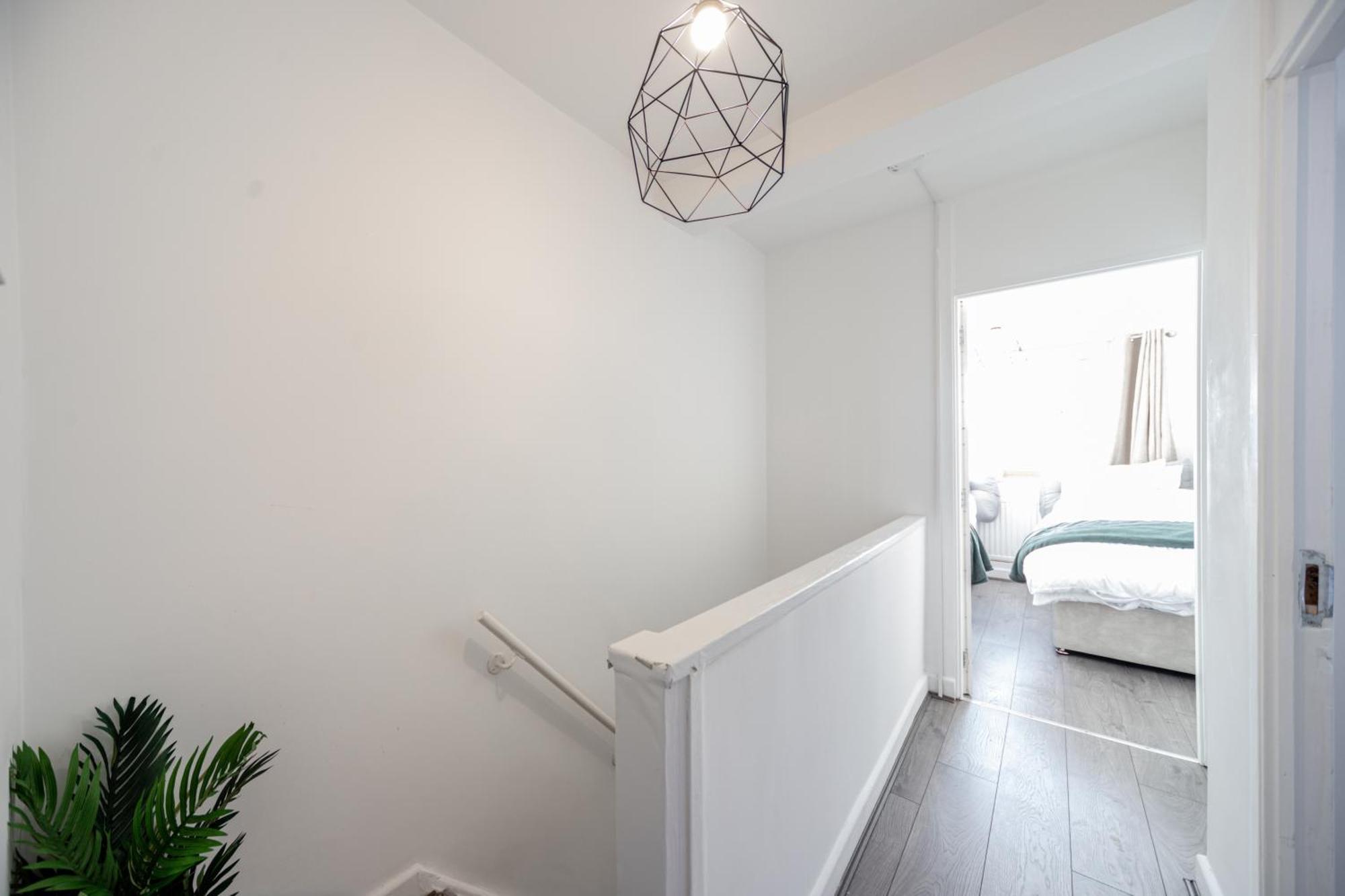 3 Bedroom Flat In Greater *