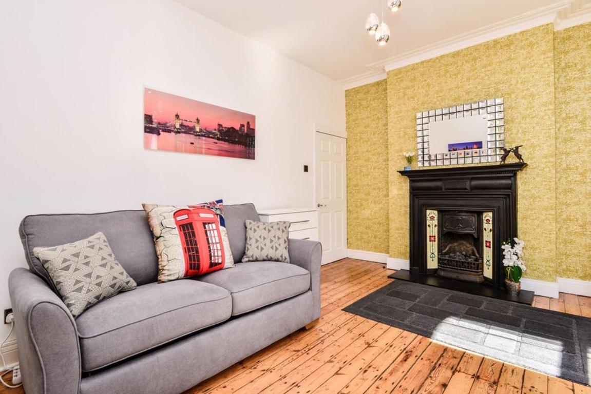 Apartamento Gorgeous First Floor Near Station Londres