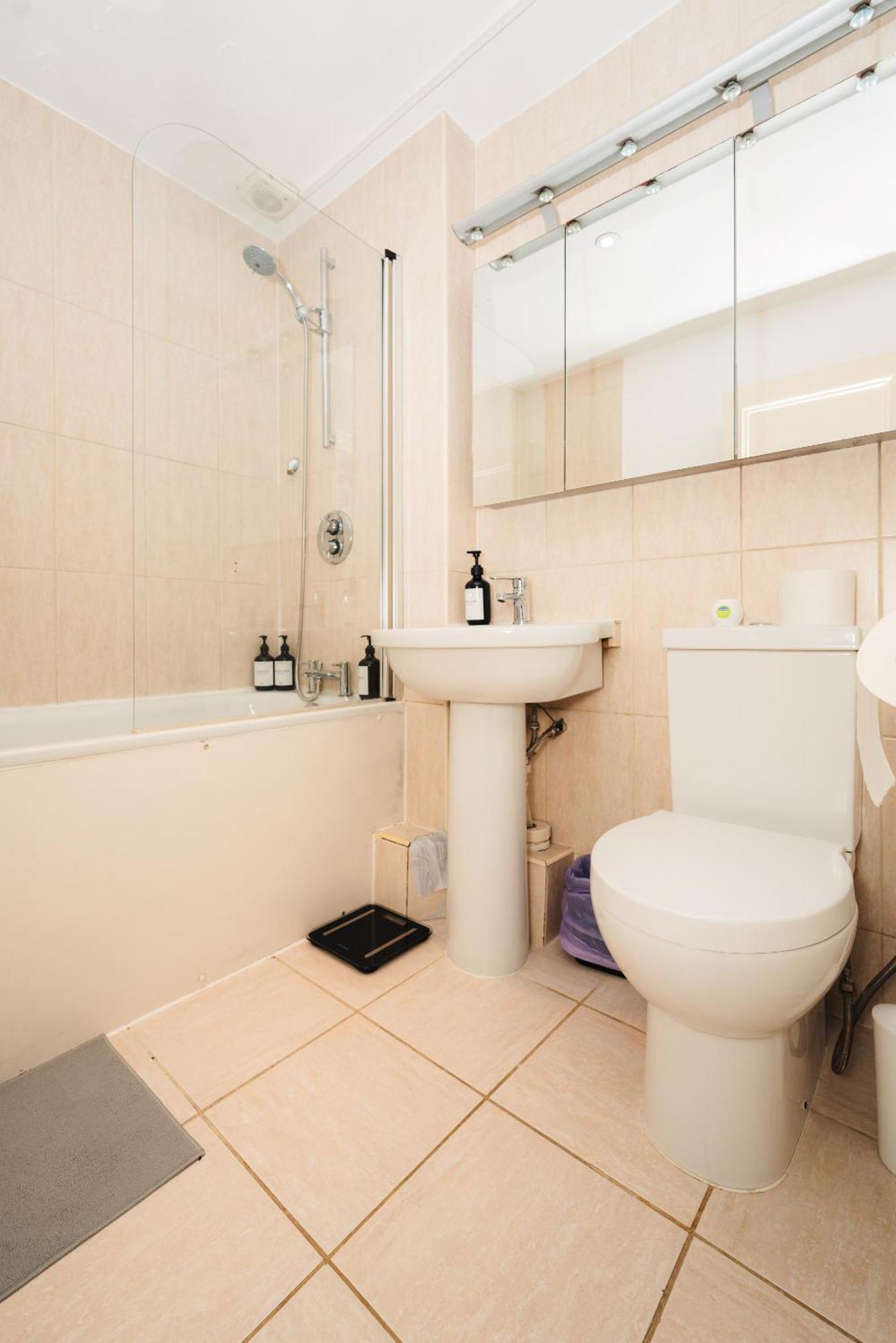 2 Bed Portobello Rd - Moments From Tube!