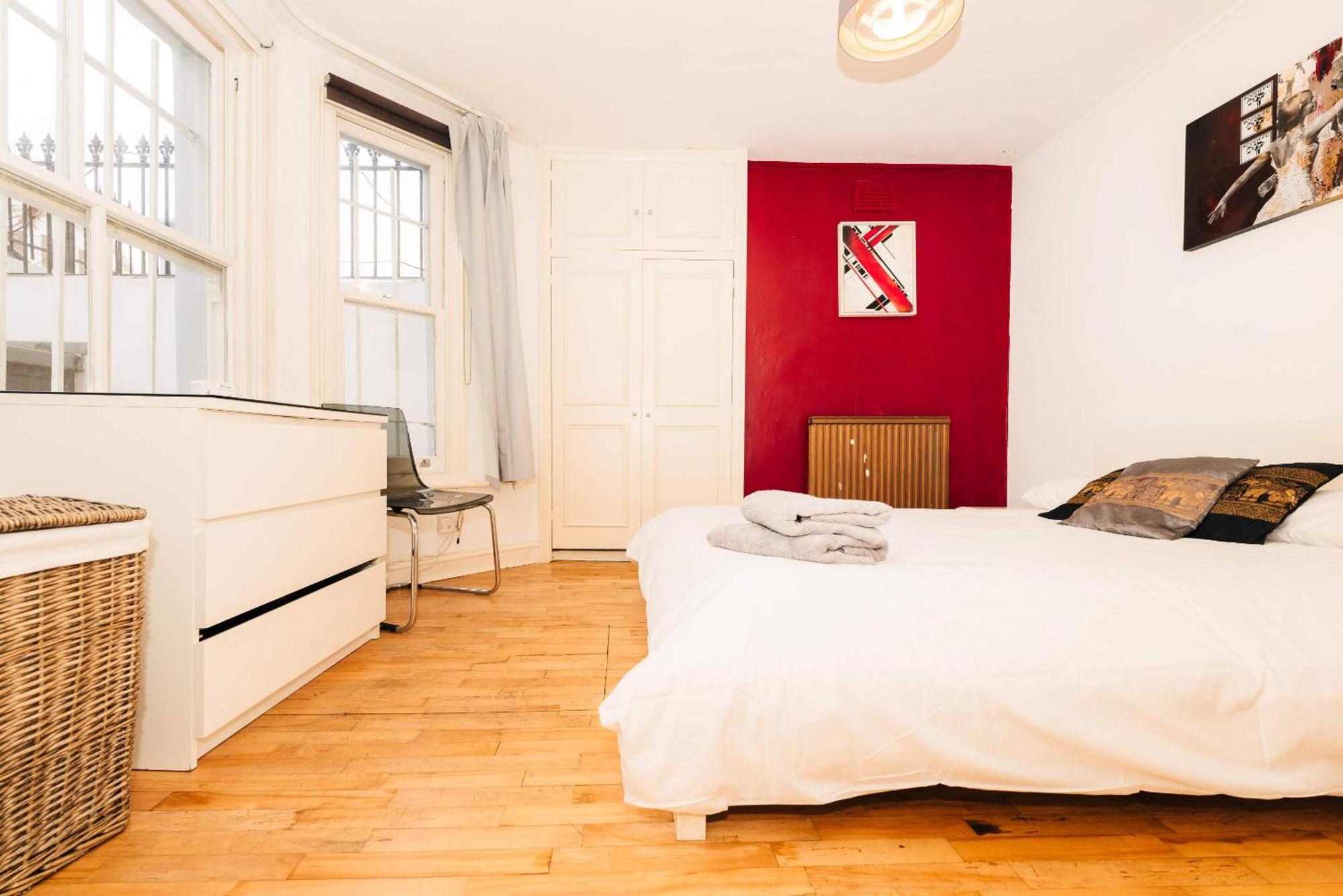 2 Bed Portobello Rd - Moments From Tube! Holiday home *