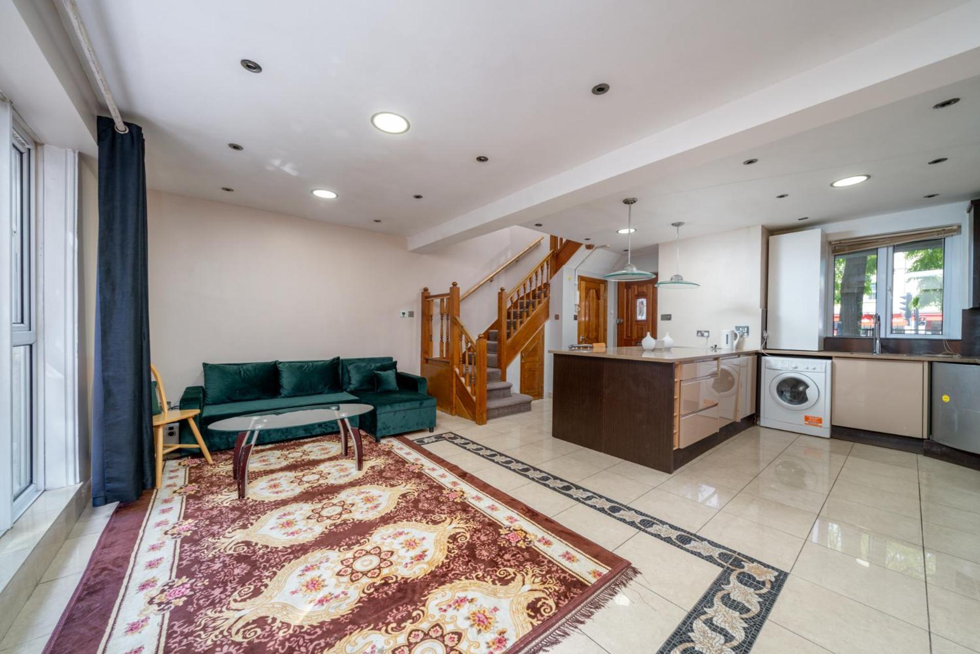 Beautiful 3 Bedroom Maisonette Apartamento *