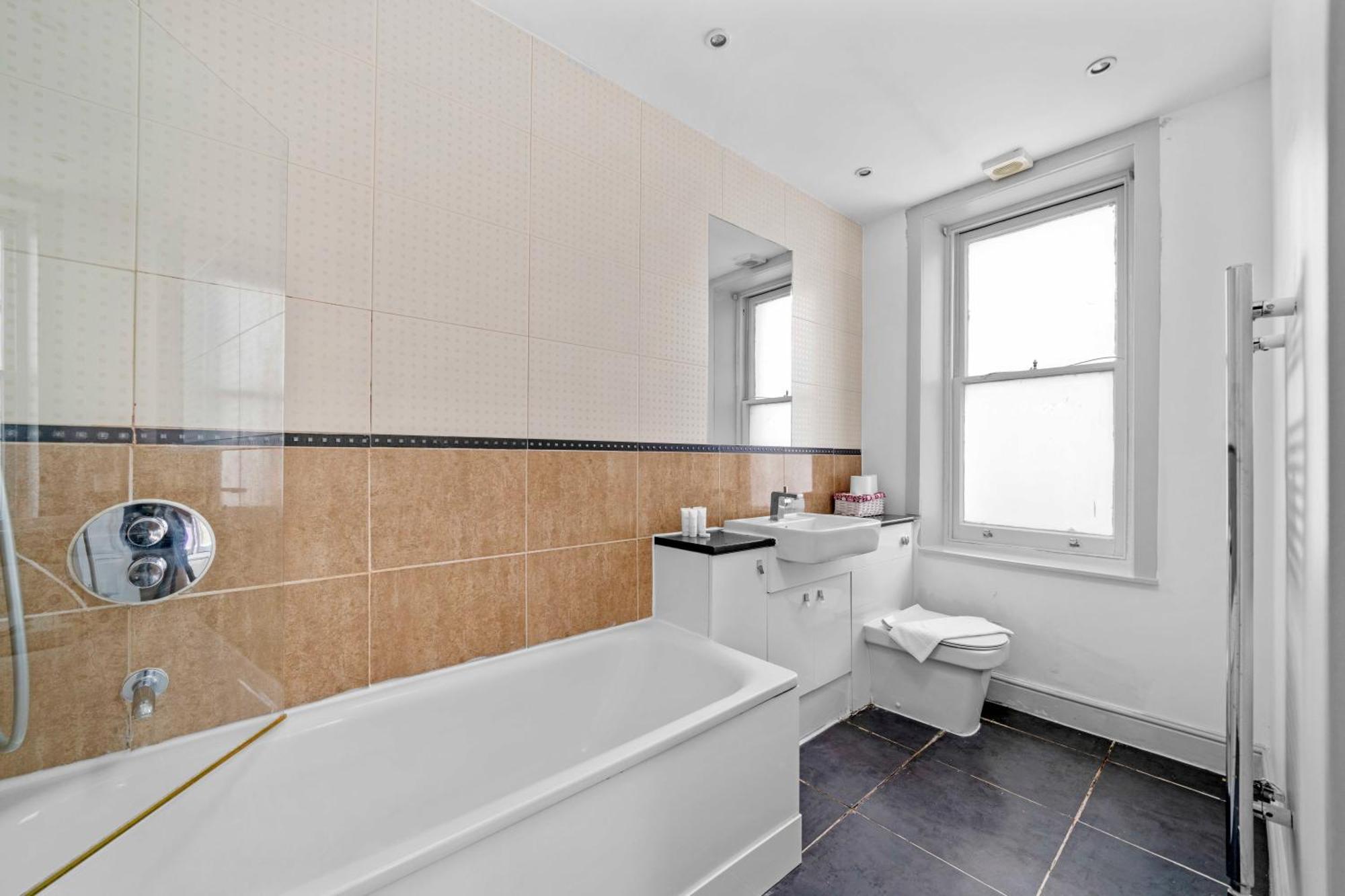 Brilliant 6 Bed Flat In Appartement