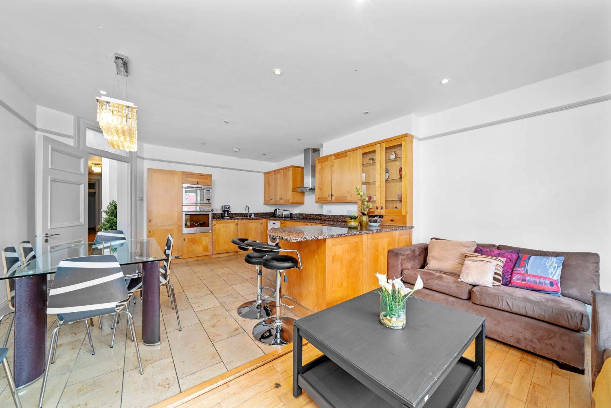 Brilliant 6 Bed Flat In Appartement Londen