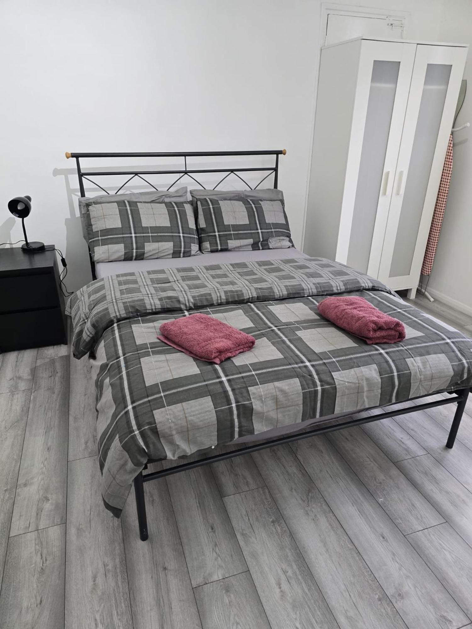 Newly Fitted 2 Bedroom Battersea Flat * Londres