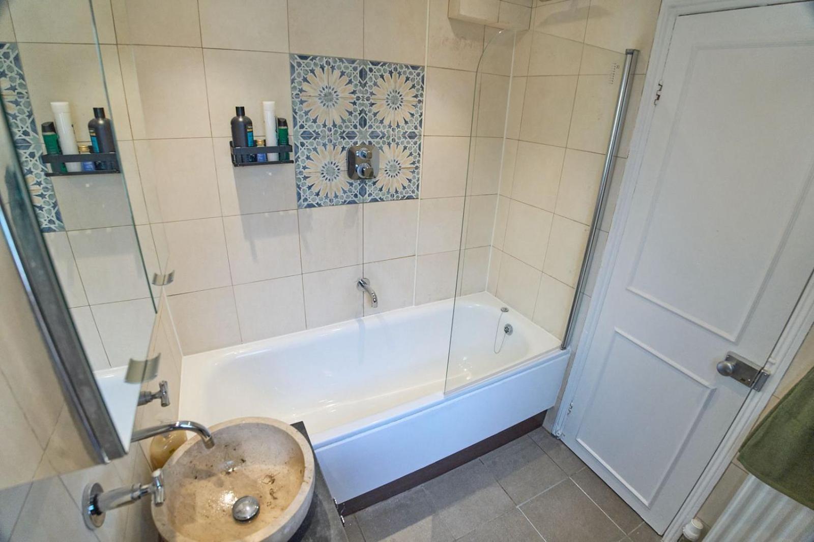 Bright Cozy Garden Retreat W Fast Wifi & 5min To Tube Subway Metro & Close To Park & Street Parking P4p Appartement *