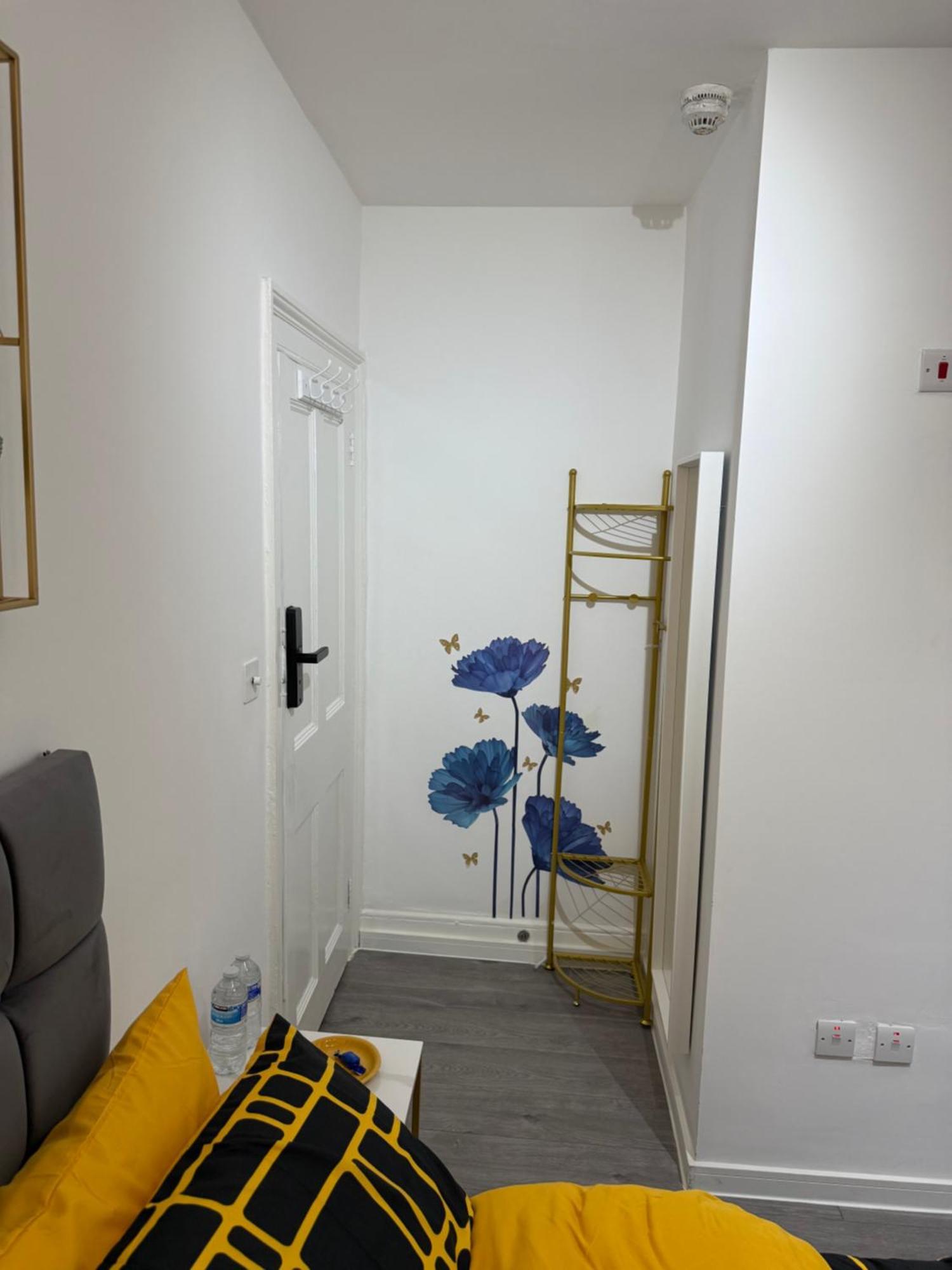 Hospedagem domiciliar Luxury In Victoria, 7 Minutes Walk To Victoria Station, 7 *