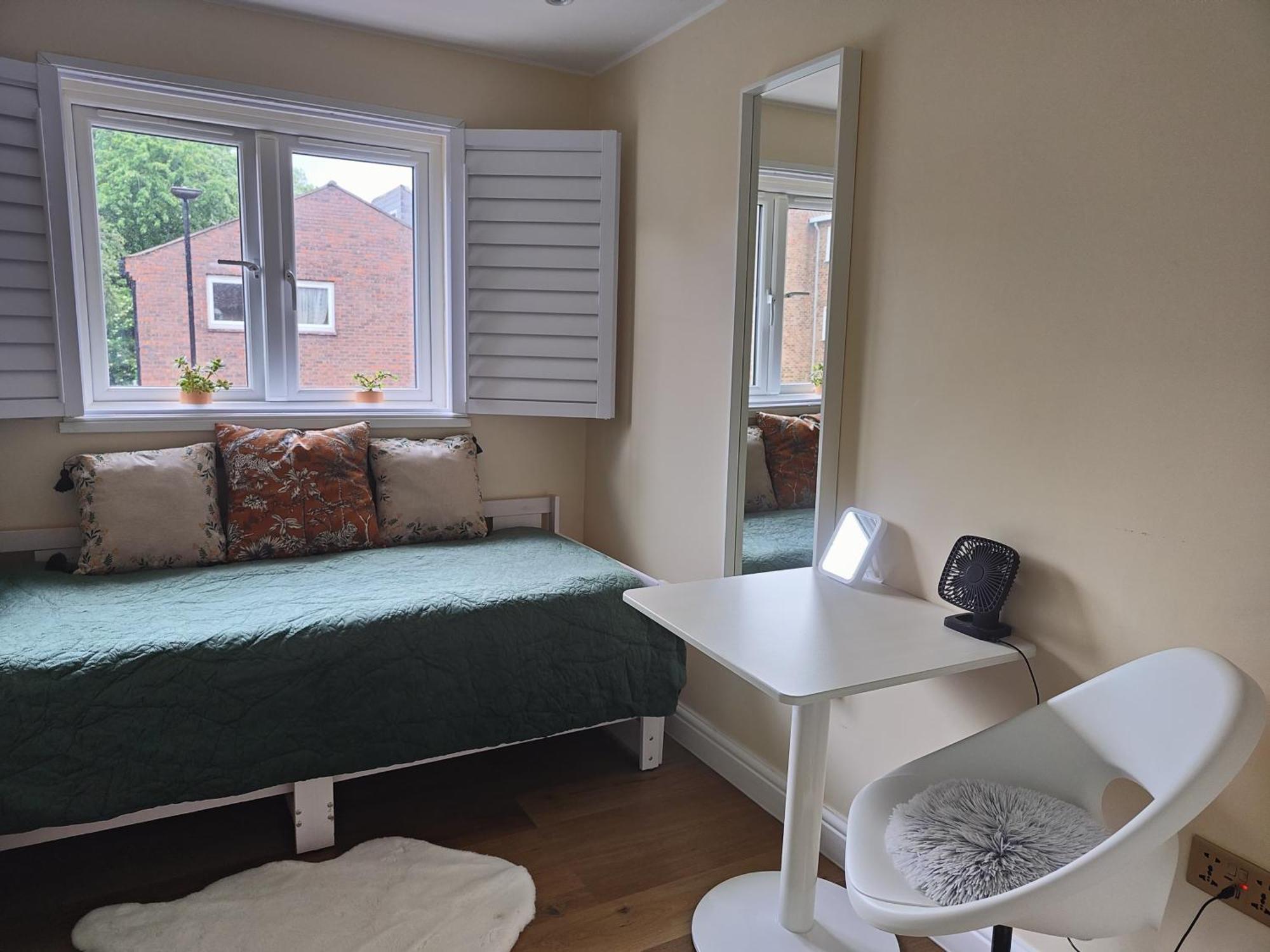 Clifton House O2 & Excel With Private Bathroom And Breakfast Option Acomodação com café da manhã  Londres
