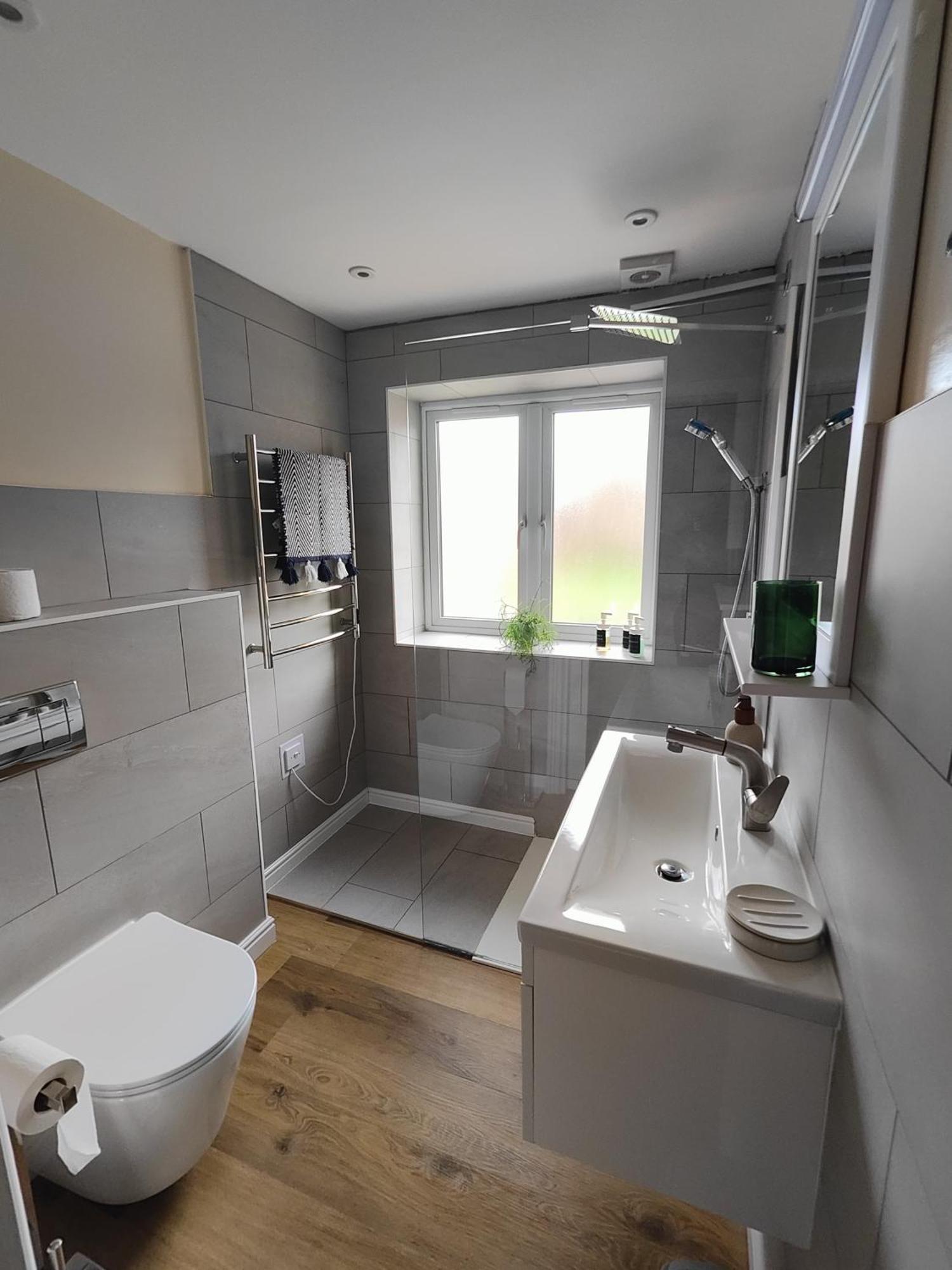 Acomodação com café da manhã  Clifton House O2 & Excel With Private Bathroom And Breakfast Option *
