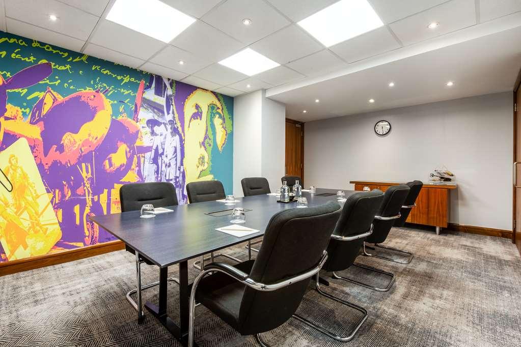 Radisson Red Heathrow * Londen