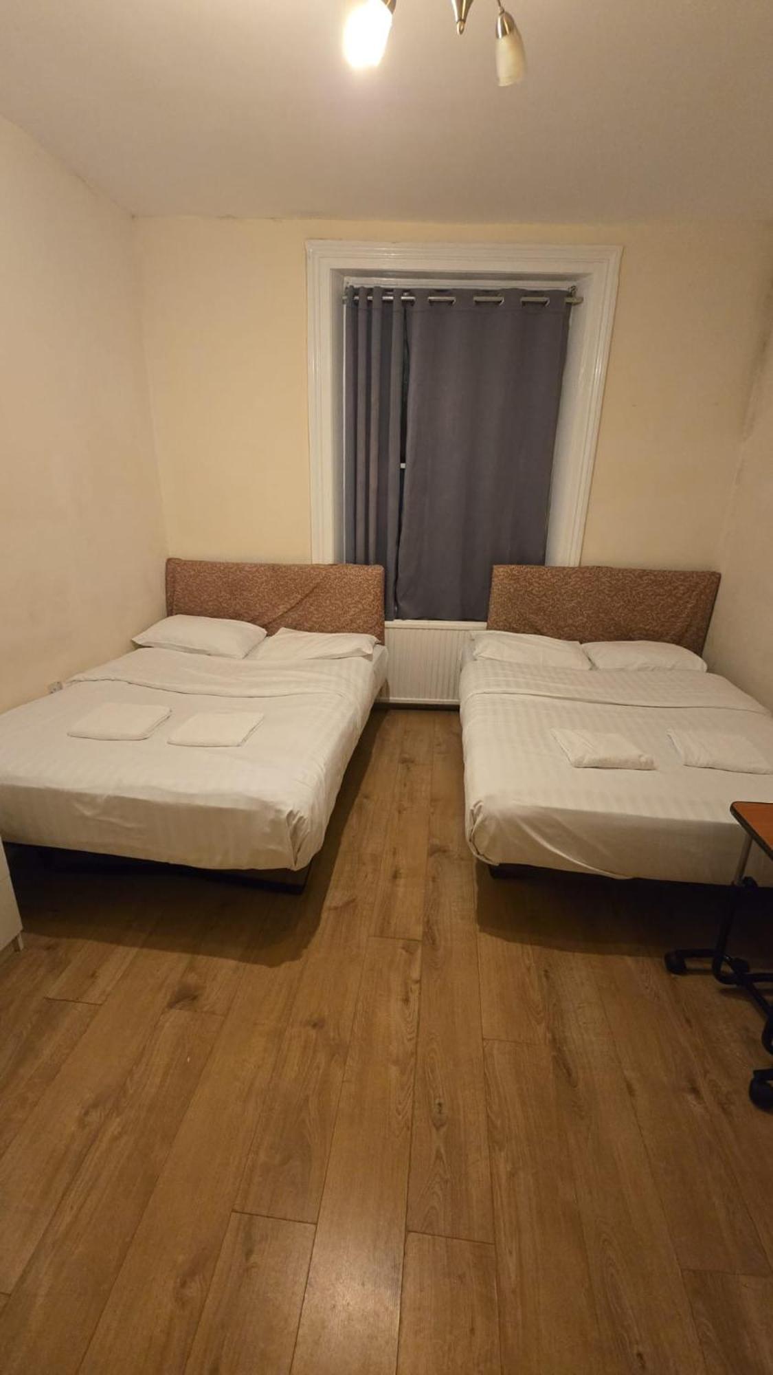 Pensión Anwar House 2*