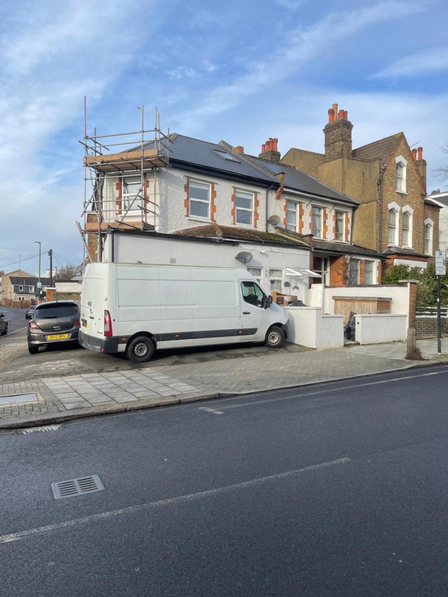 Apartment Spacious 2 Bed 2 Bath With Free Parking For 2 Cars And Underground Station Zone 2 For Quick Access To Up To 10 Guests London